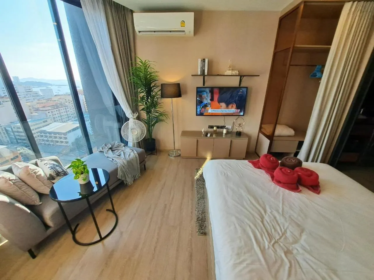 Bed in Edge Central Pattaya by Mickey