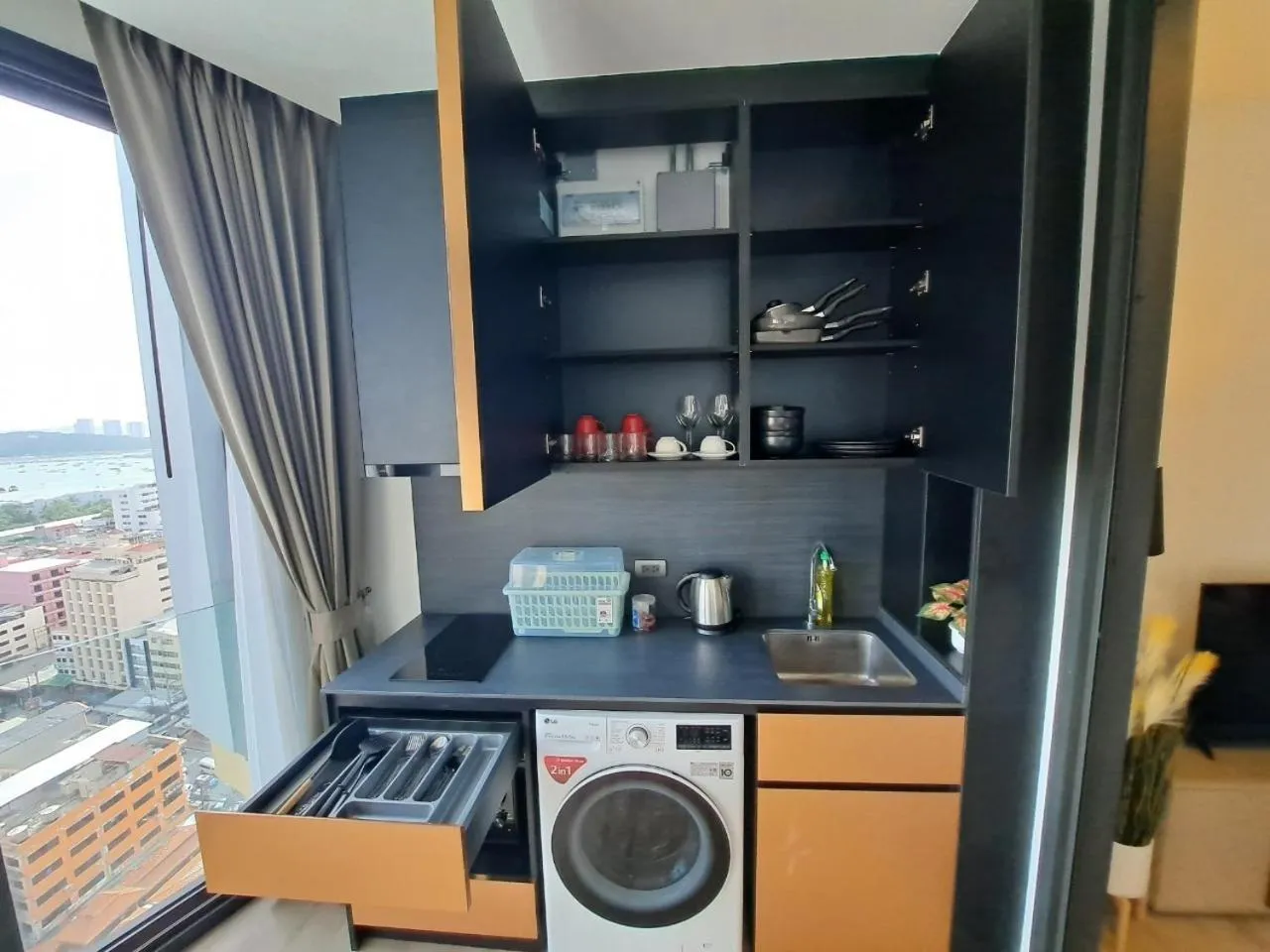 Kitchen or kitchenette in Edge Central Pattaya by Mickey