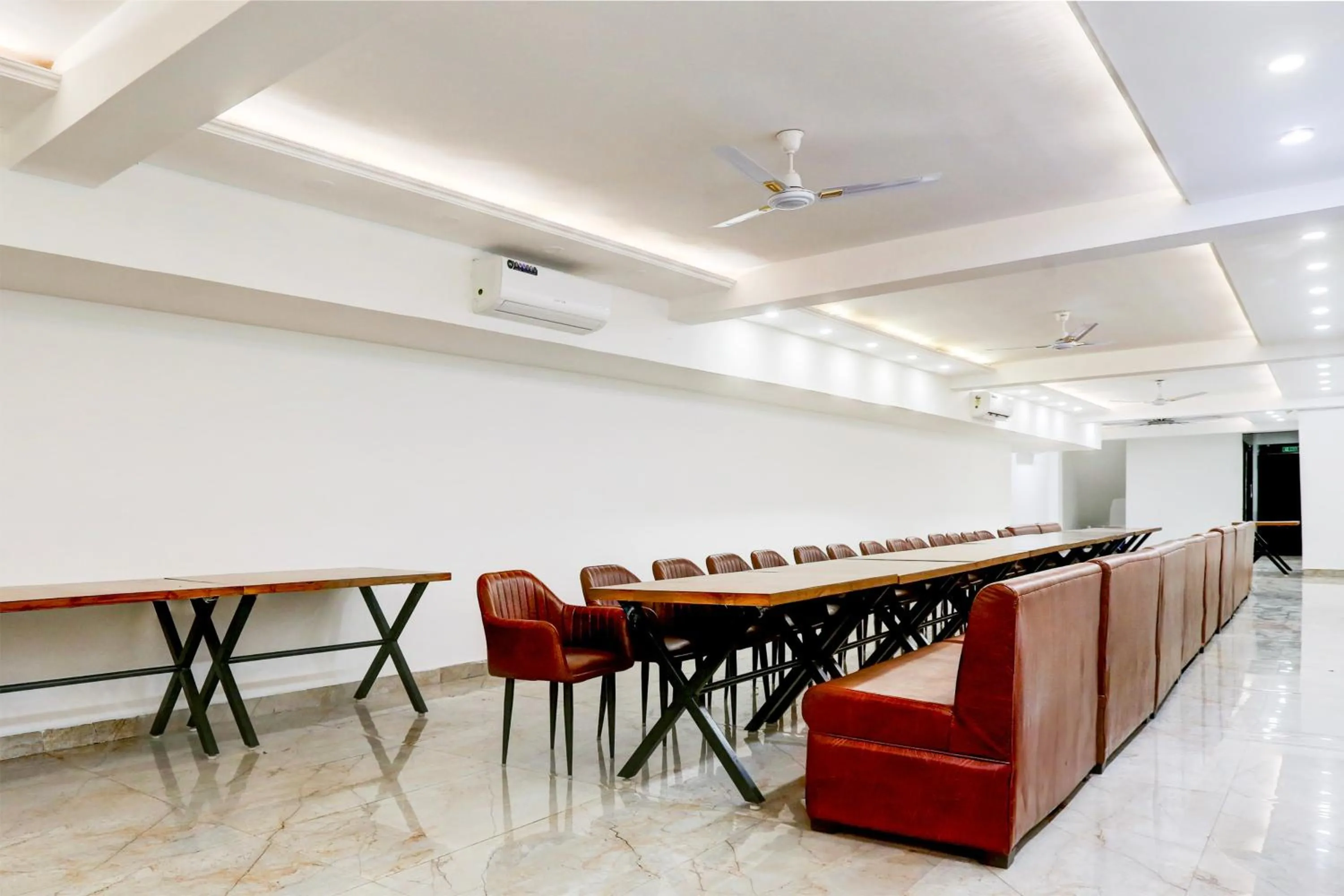 Restaurant/places to eat in Super Townhouse Eden Garden Zirakpur