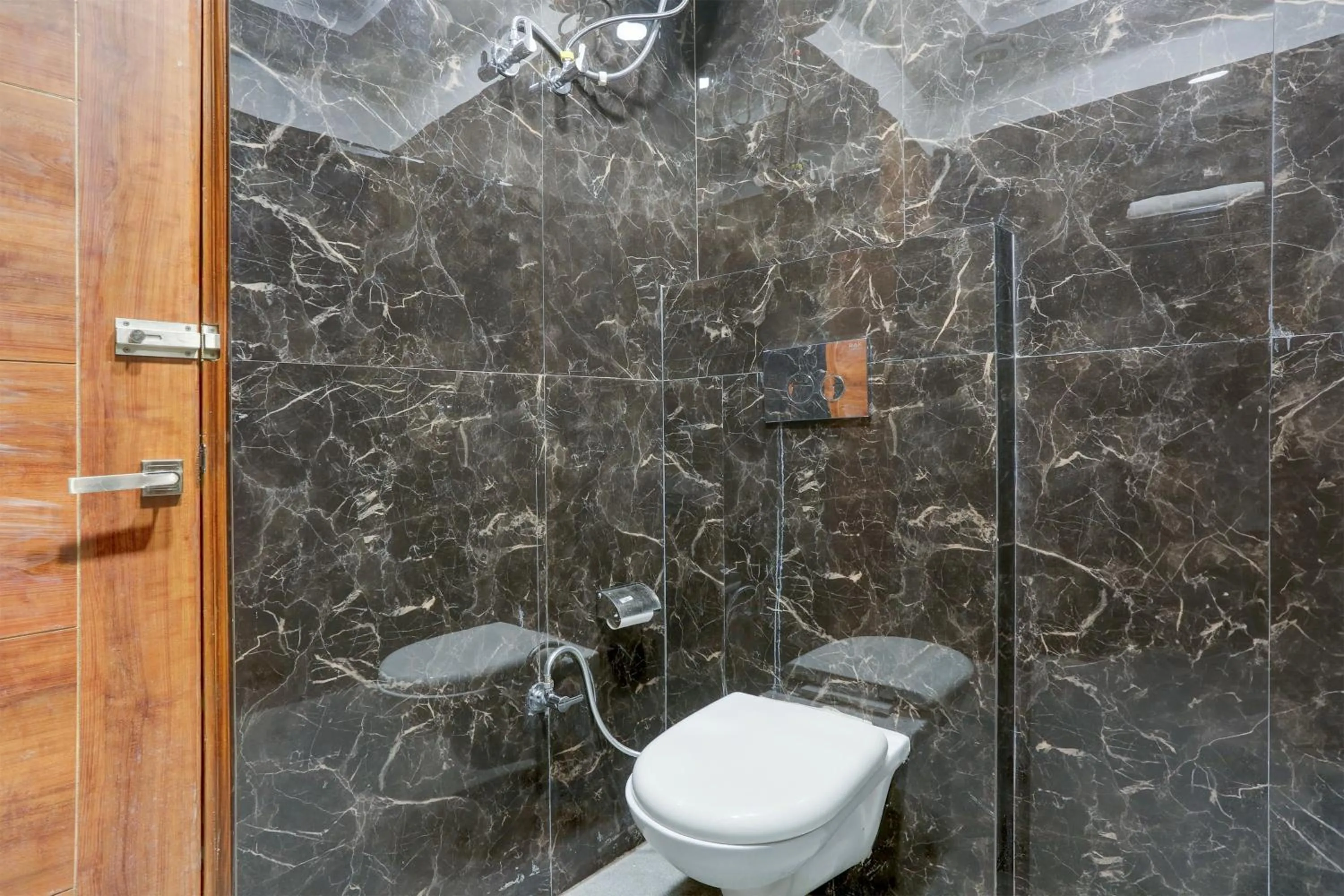 Bathroom in Super Townhouse Eden Garden Zirakpur