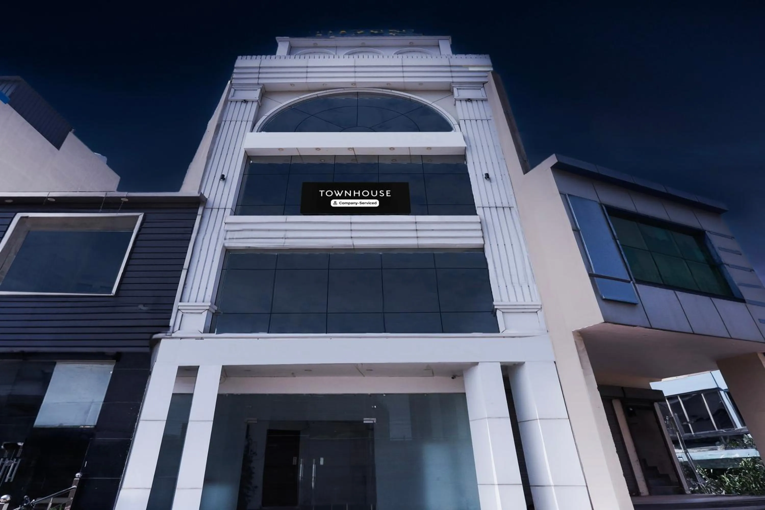 Facade/entrance in Super Townhouse Eden Garden Zirakpur