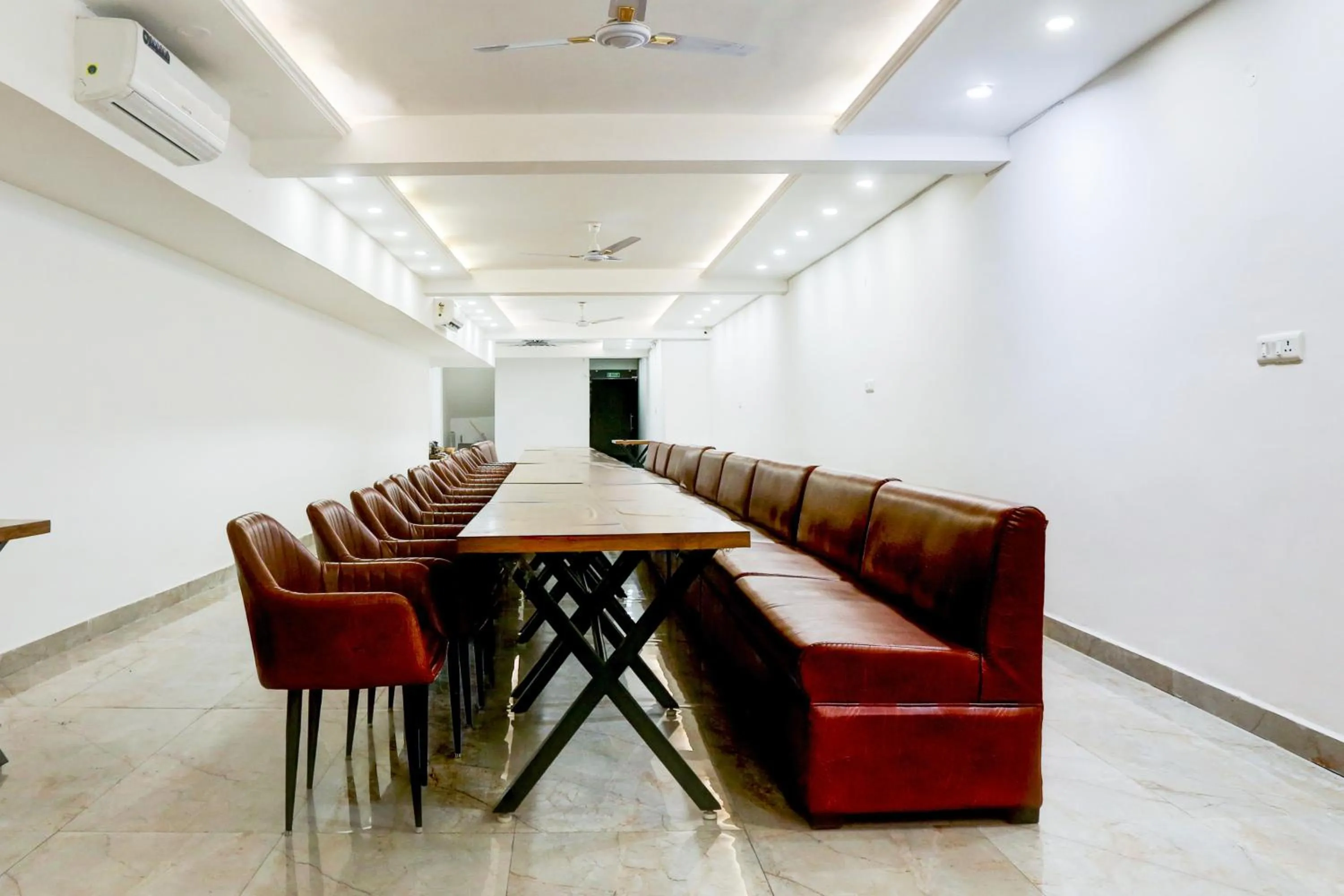 Restaurant/places to eat in Super Townhouse Eden Garden Zirakpur