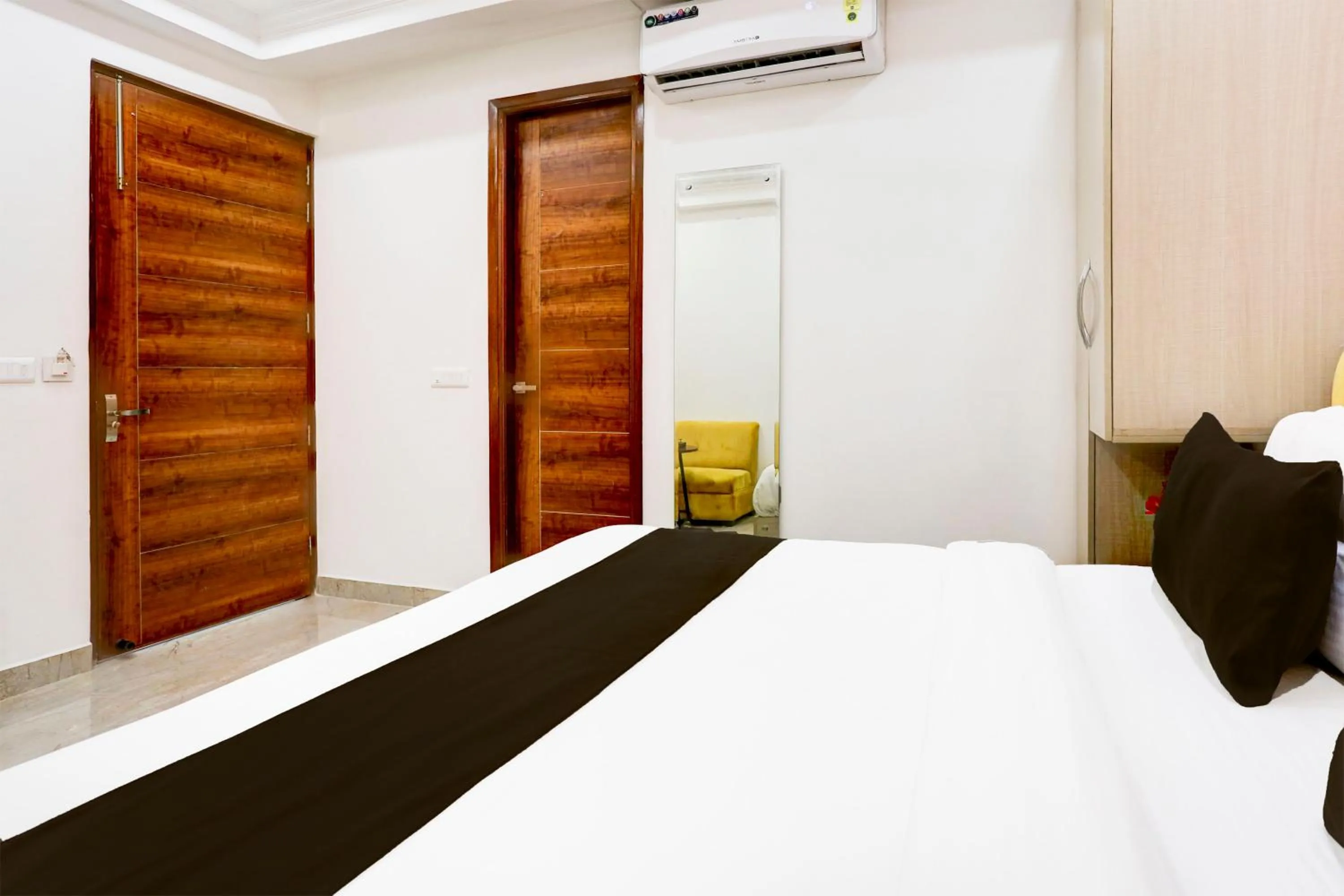 Bedroom, Bed in Super Townhouse Eden Garden Zirakpur