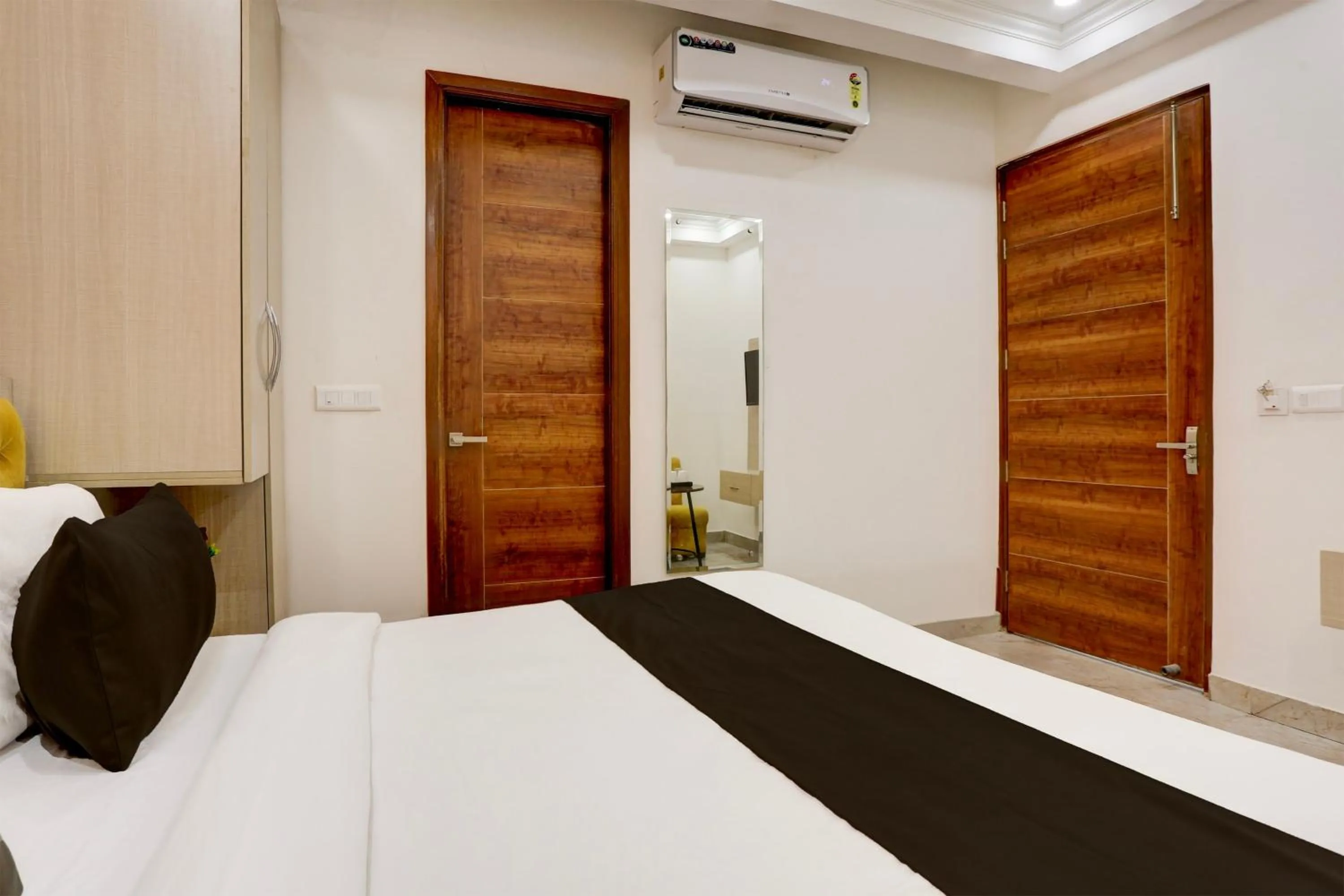 Bedroom, Bed in Super Townhouse Eden Garden Zirakpur