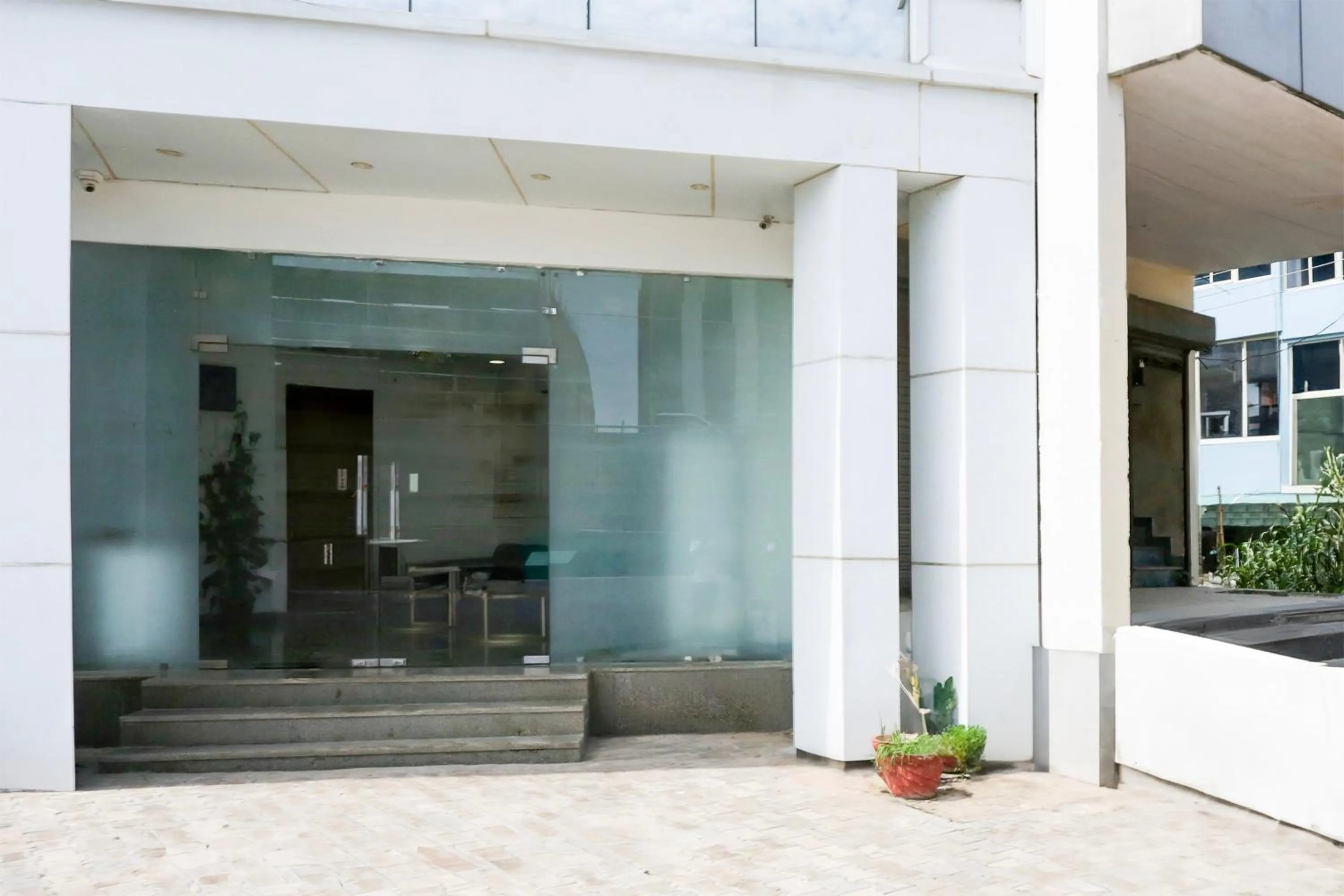 Facade/entrance in Super Townhouse Eden Garden Zirakpur