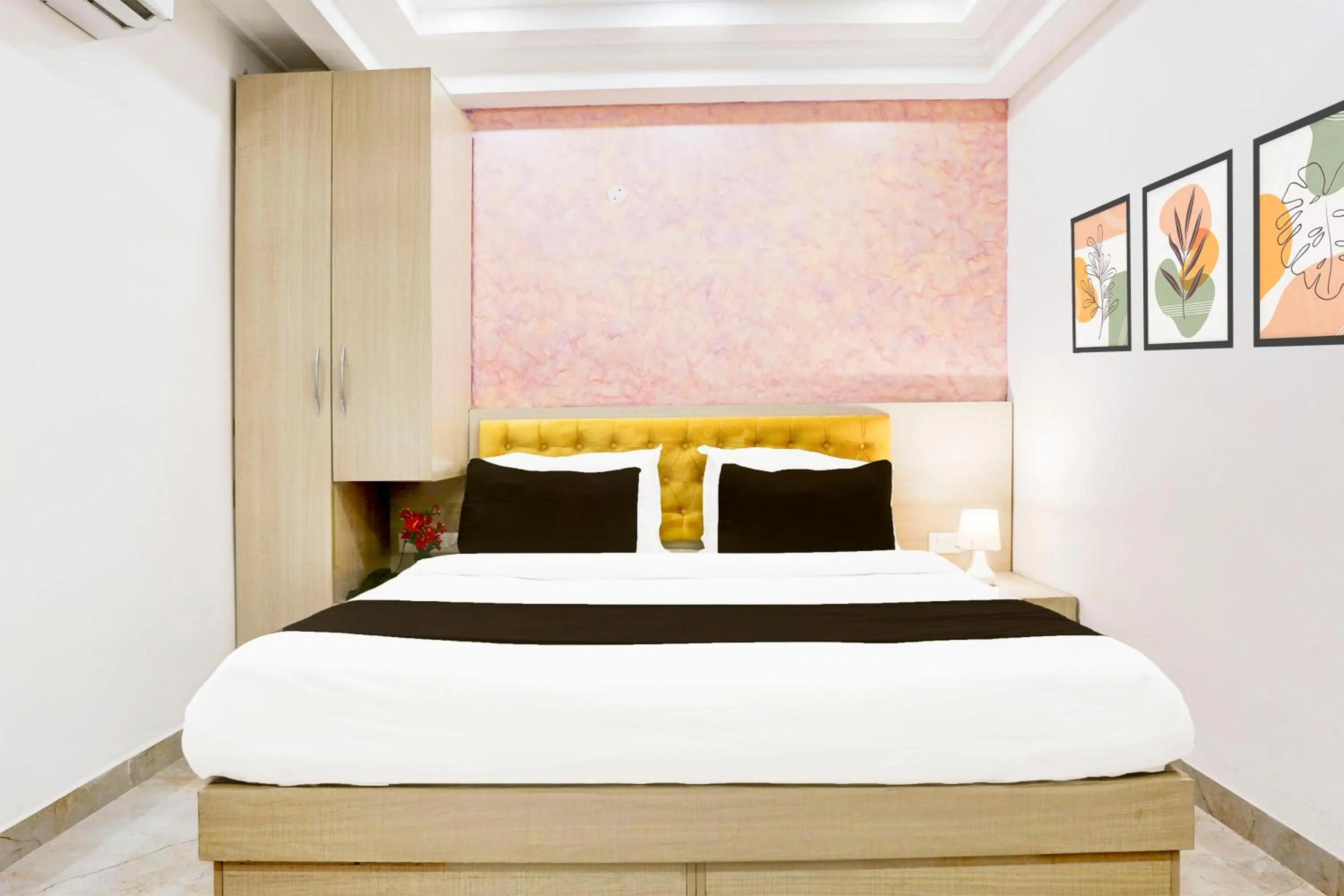 Bedroom, Bed in Super Townhouse Eden Garden Zirakpur