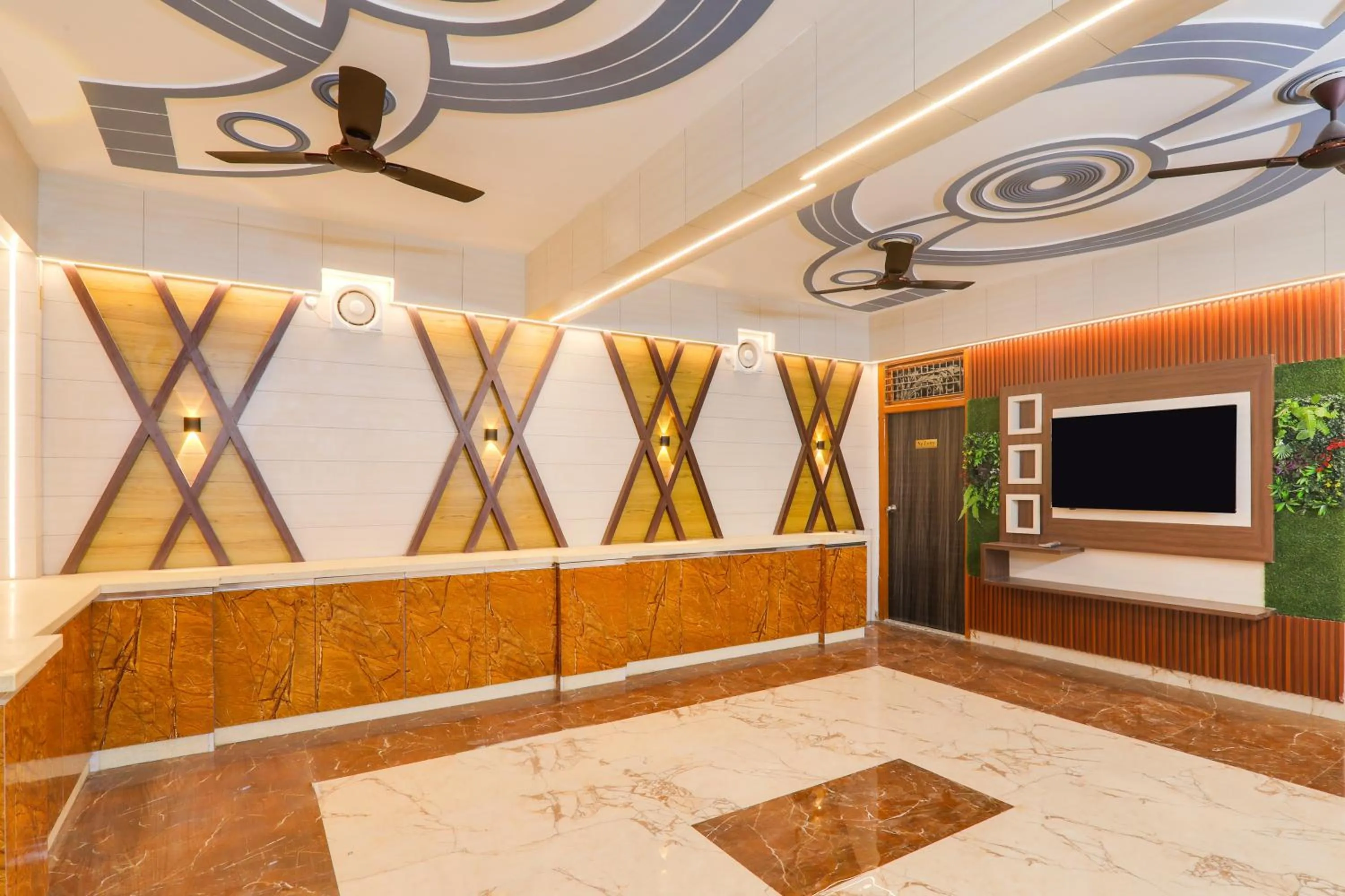 Restaurant/places to eat in Hotel O Pragati Guest house