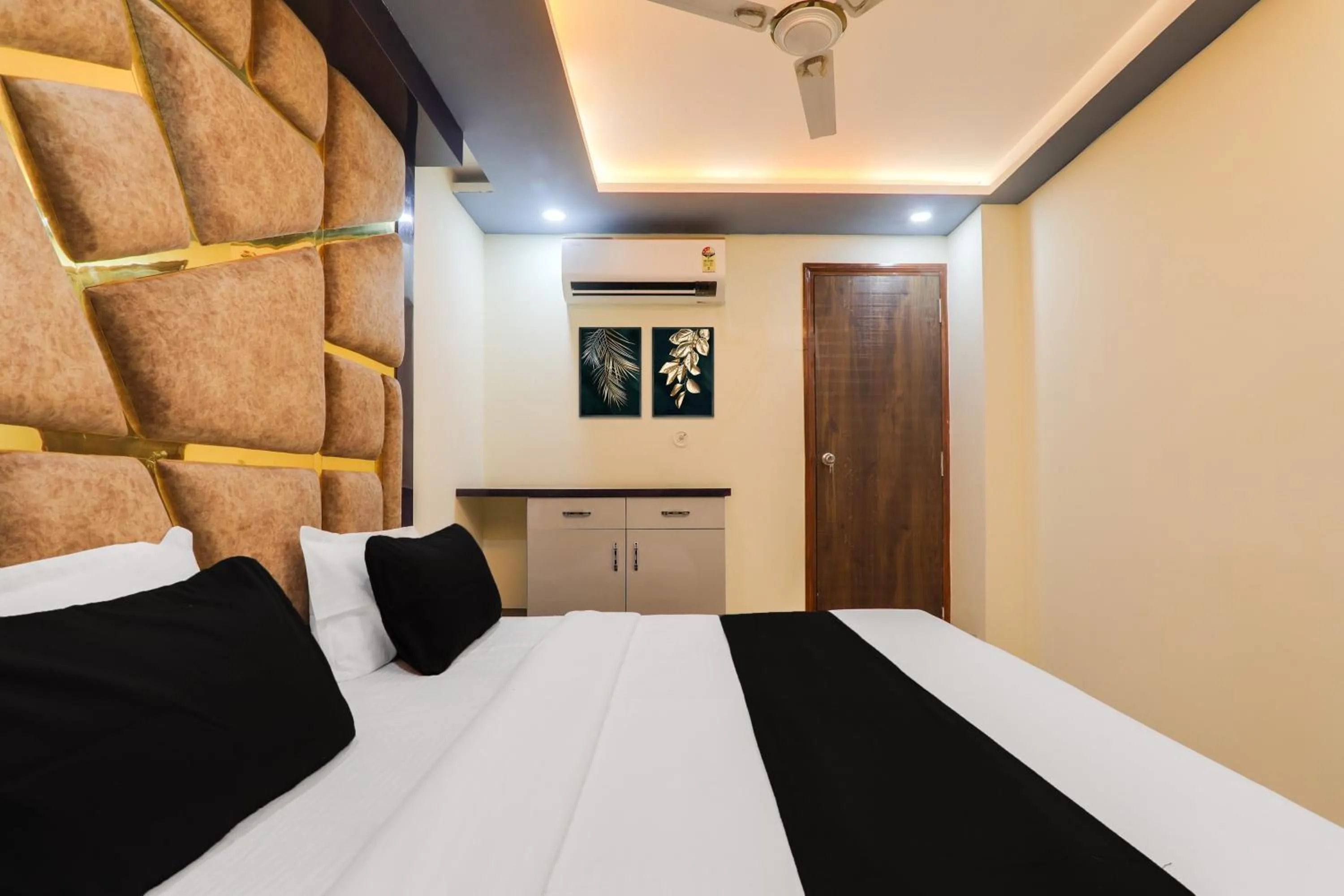 Bedroom, Bed in Hotel O Pragati Guest house