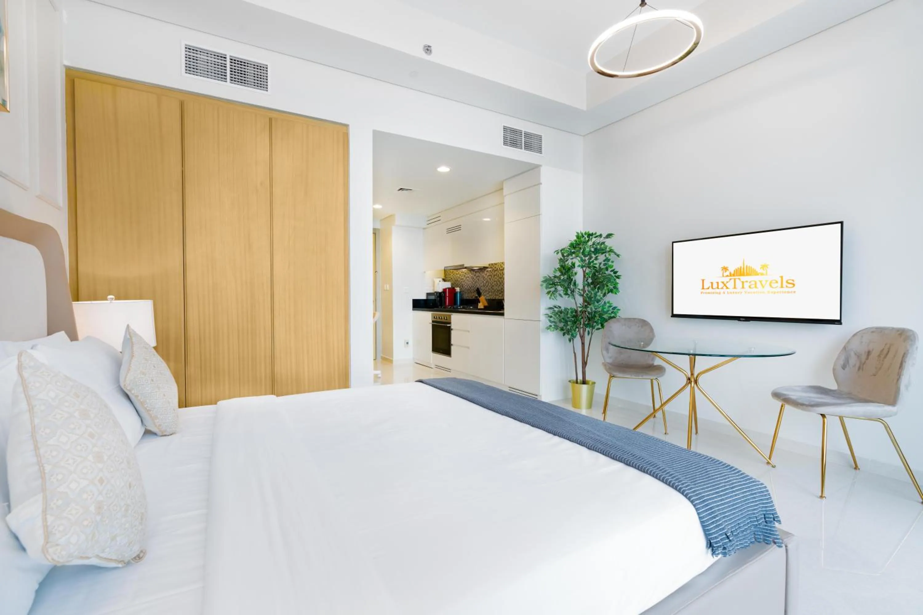 Bedroom, Bed in Lux BnB Aykon Tower I Skyline Canal Views