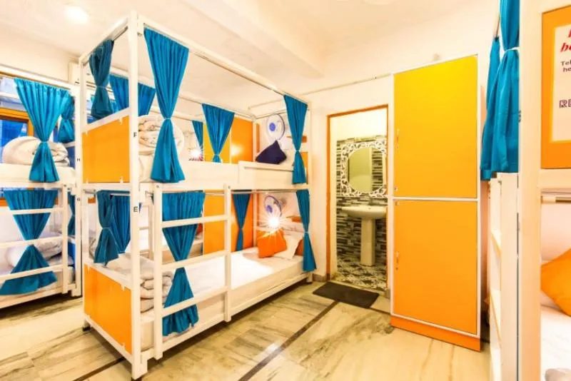 Bed in 10-Bed Mixed Dormitory Room in ZoukStayz