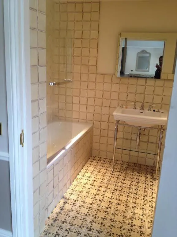 Bathroom in The Tudor Hotel