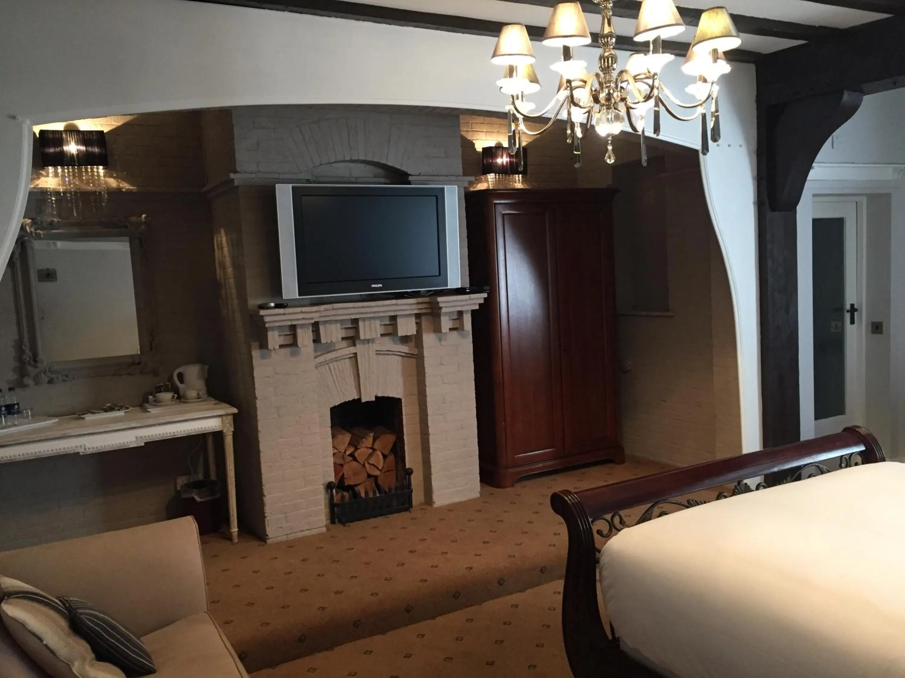 Bedroom, Bed in The Tudor Hotel