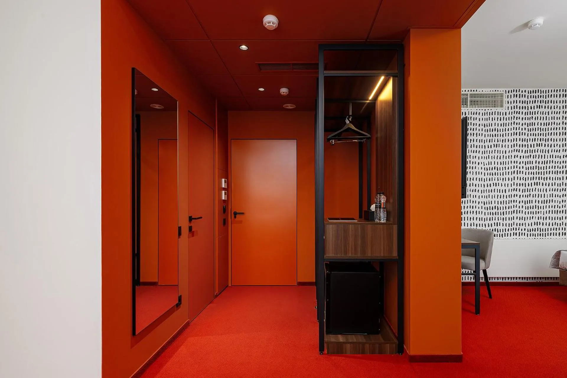 wardrobe in LEV Lifestyle Hotel - Maestro