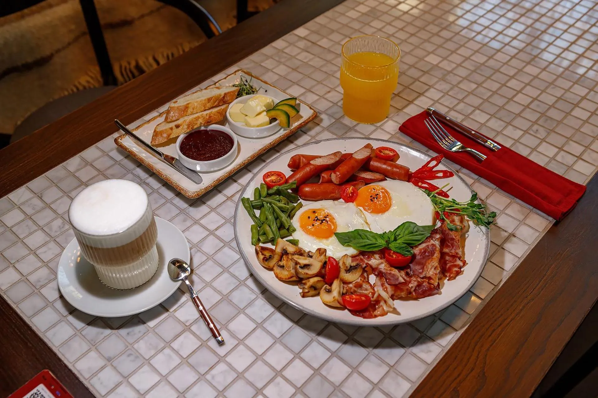 Food in LEV Lifestyle Hotel - Maestro