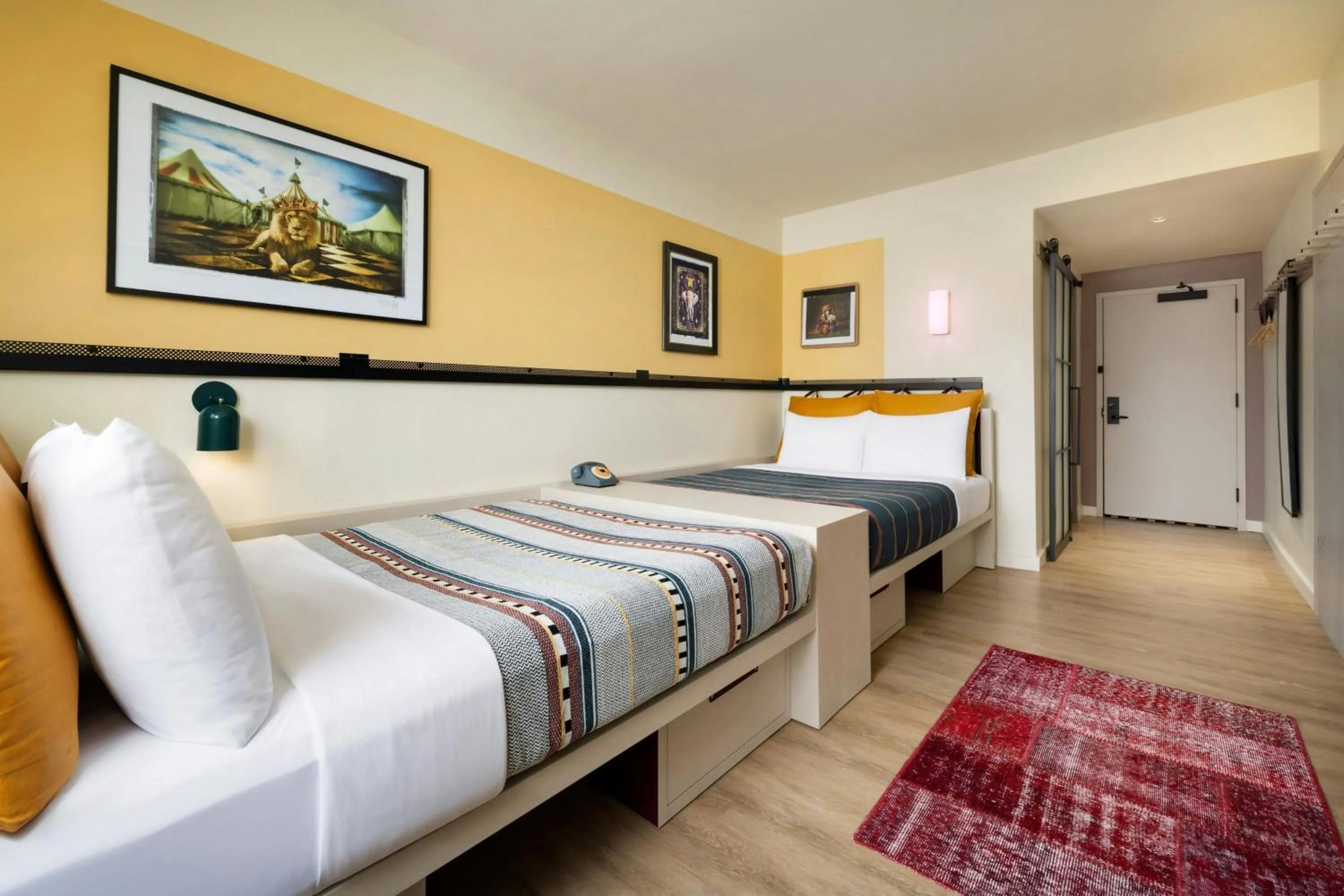 Photo of the whole room, Bed in Moxy Allentown Downtown