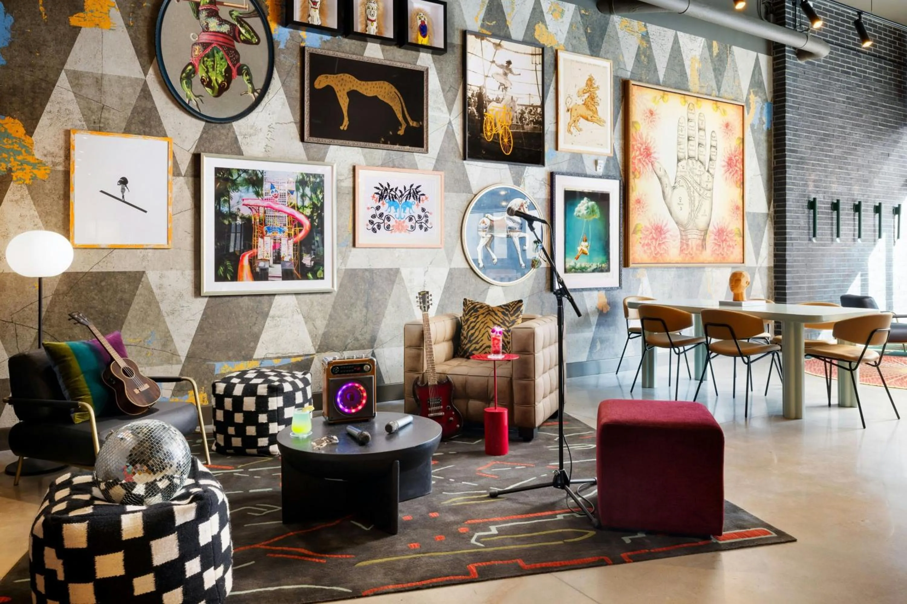 Restaurant/places to eat in Moxy Allentown Downtown