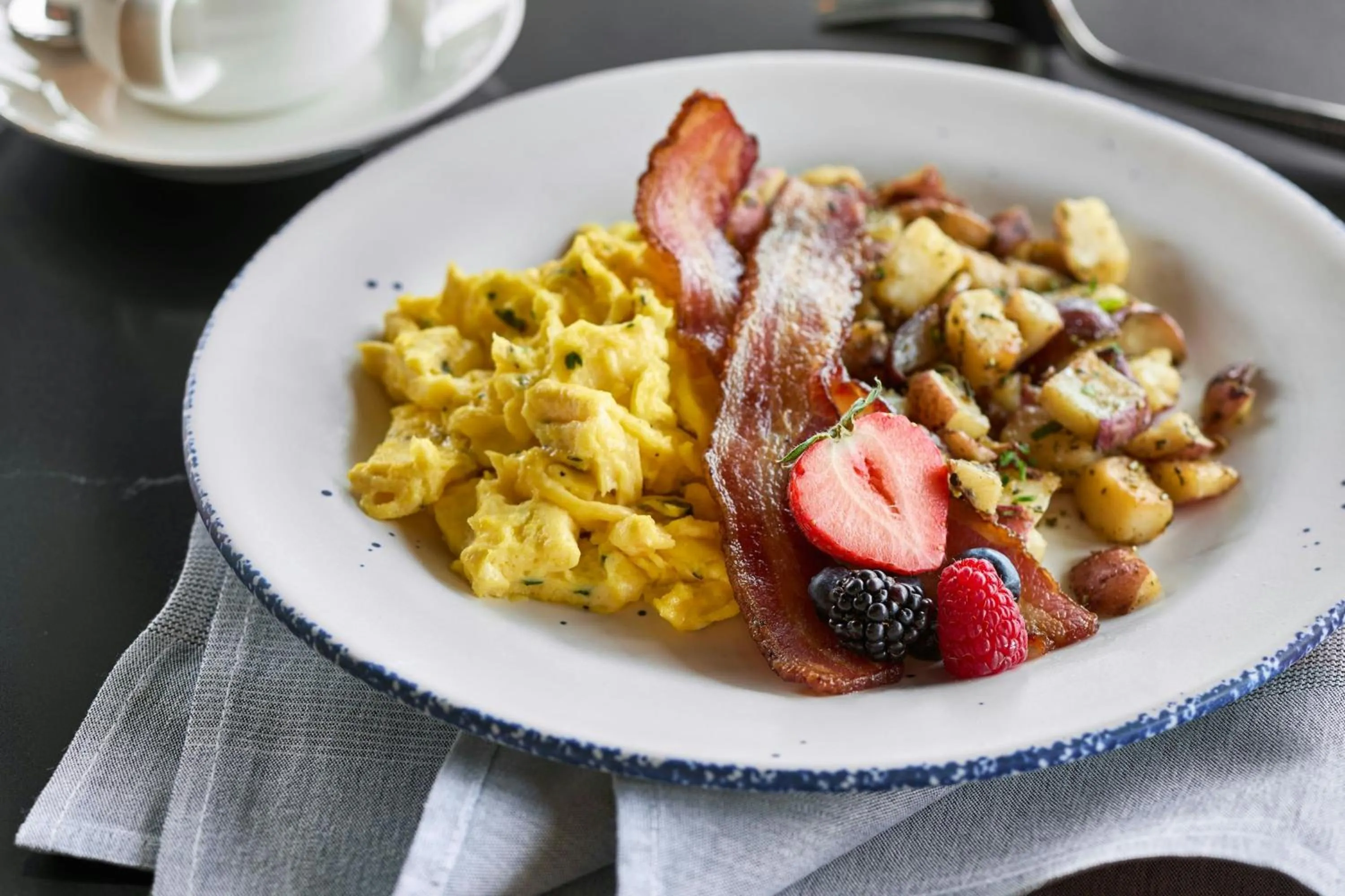 Breakfast in Hotel Celare, Cincinnati Midtown, a Tribute Portfolio Hotel