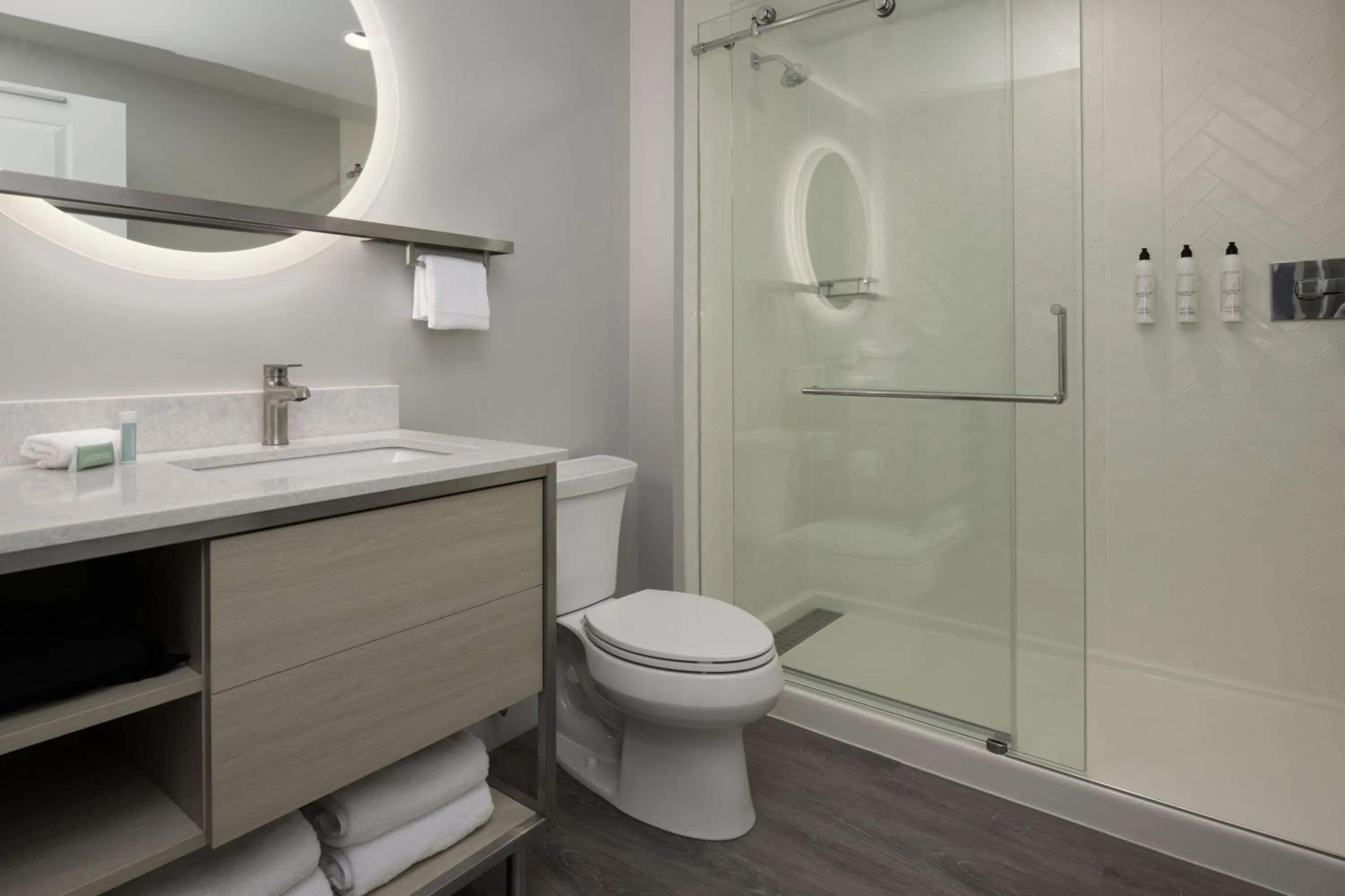 Bathroom in TownePlace Suites by Marriott Eugene