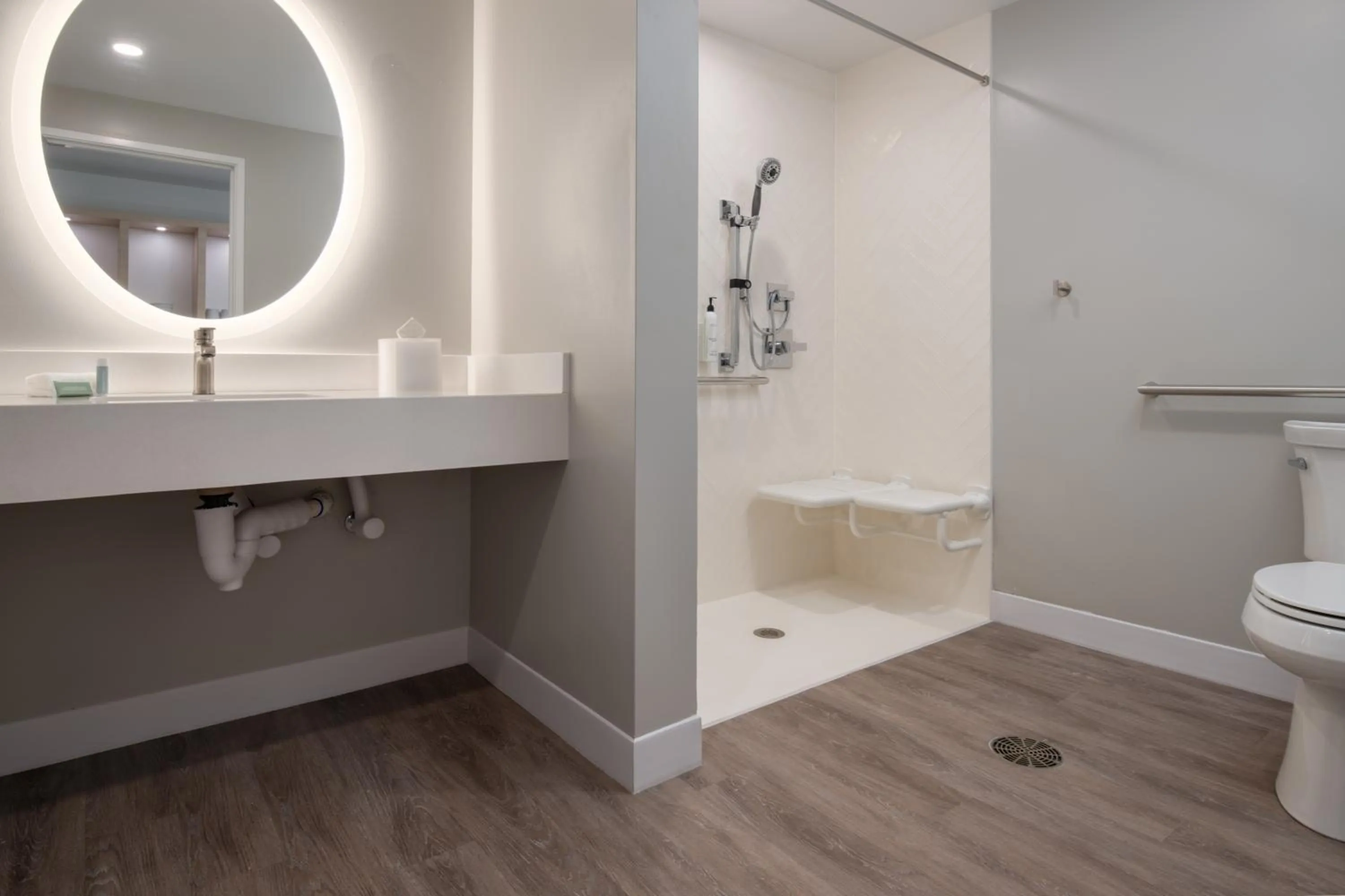 Bathroom in TownePlace Suites by Marriott Eugene