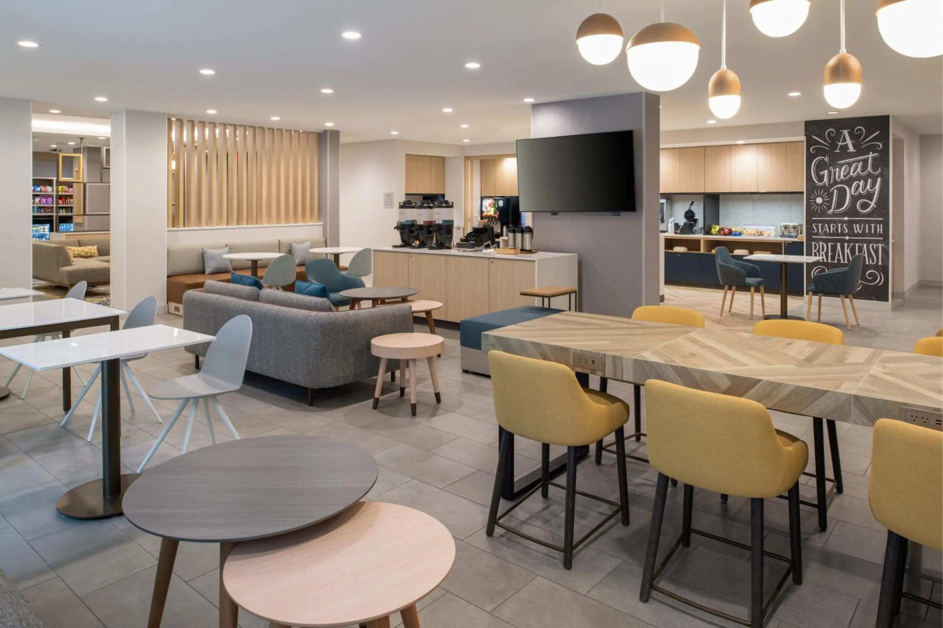 Breakfast in TownePlace Suites by Marriott Eugene