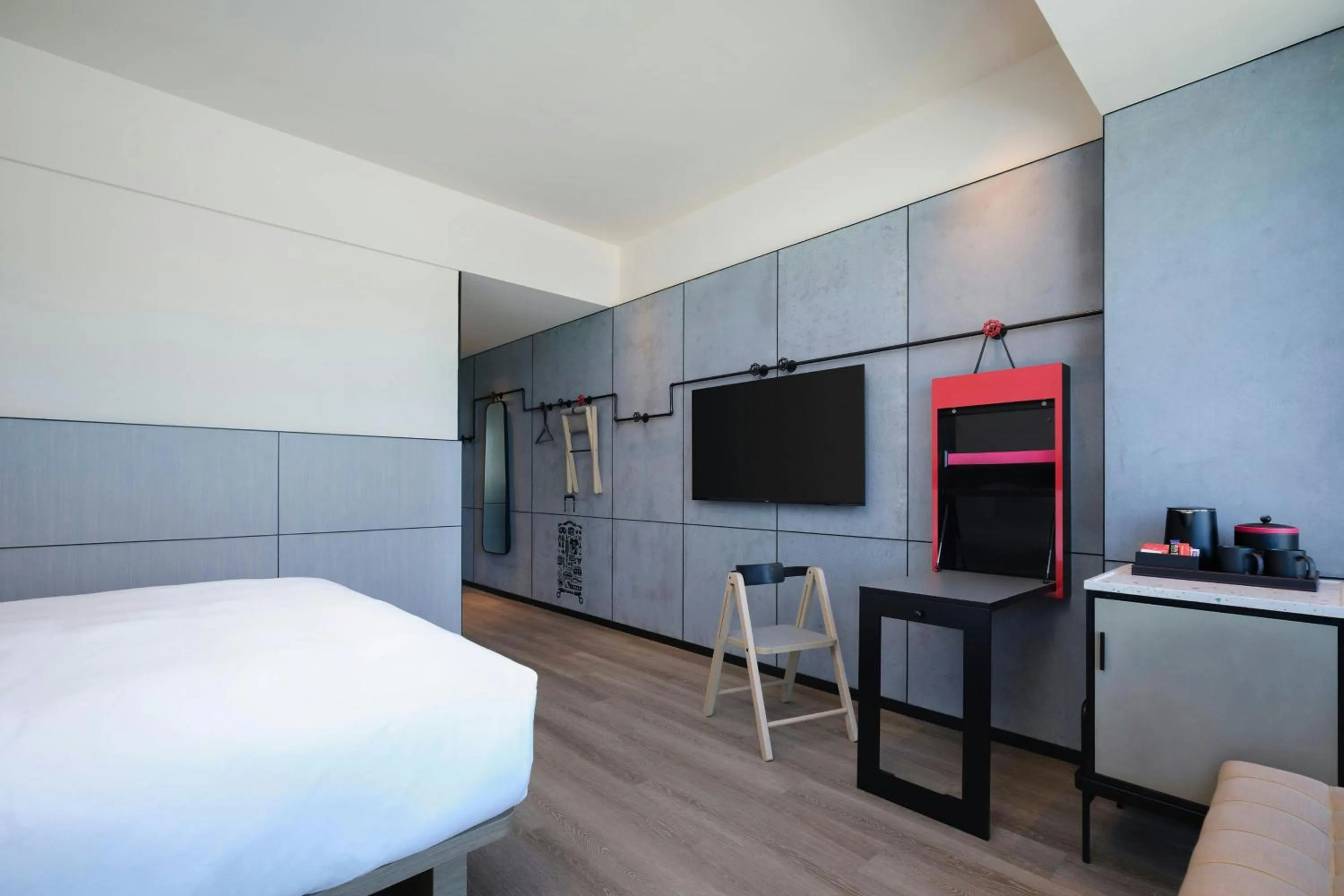 Photo of the whole room, Bed in Moxy Ningbo Old Bund