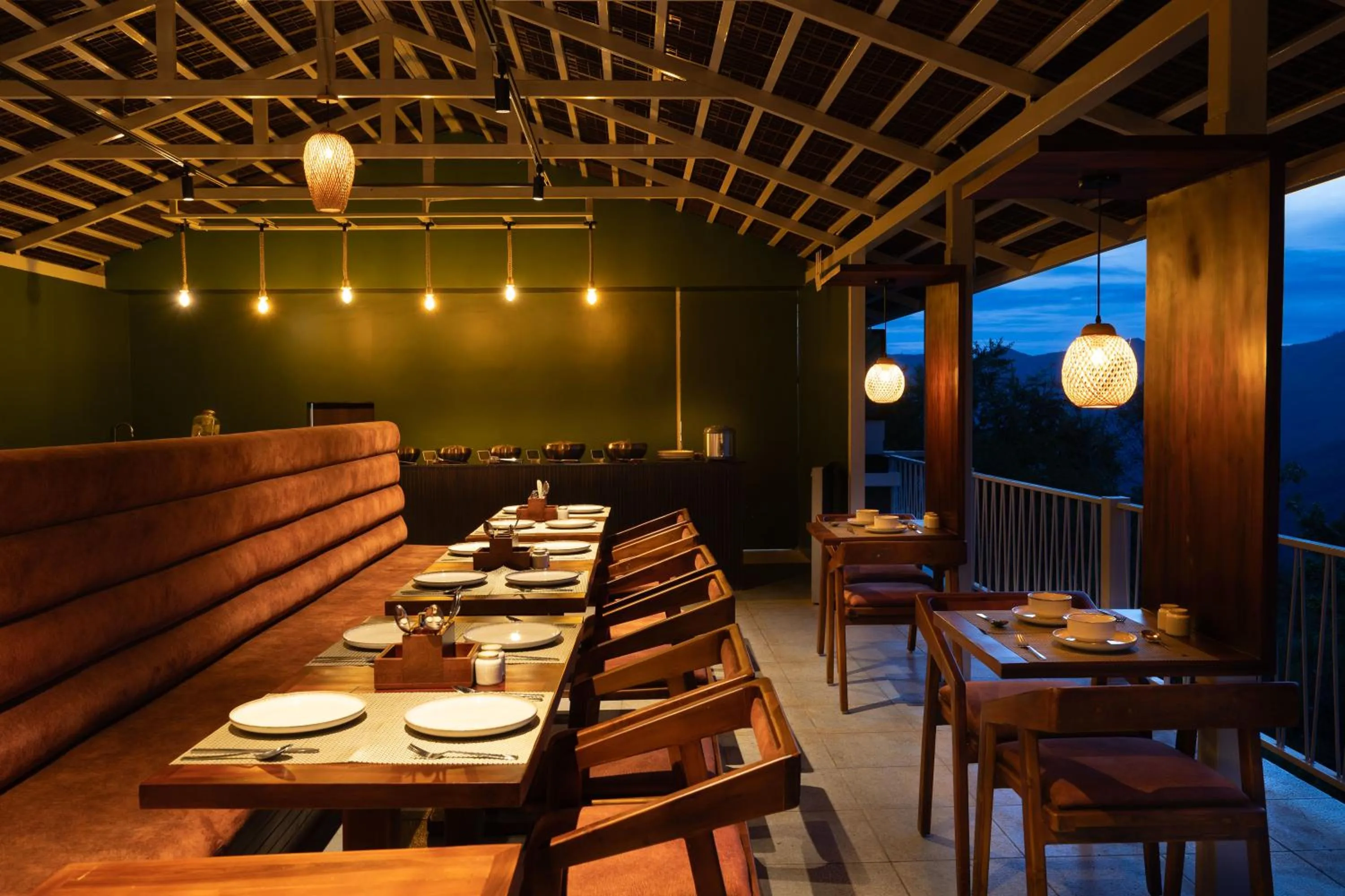 Restaurant/places to eat in Tomorrowland Farms and Suites