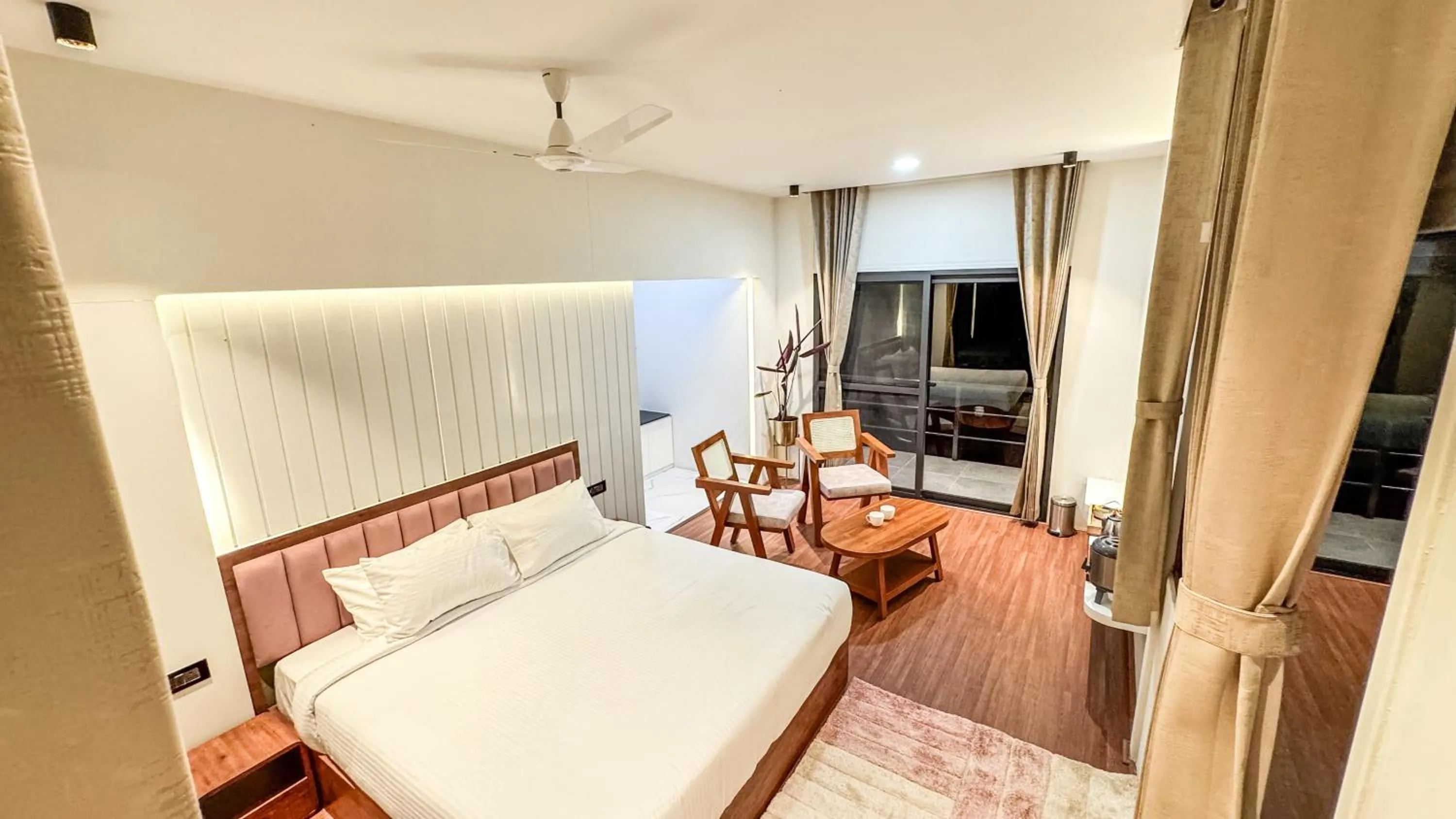 Bedroom, Bed in Tomorrowland Farms and Suites