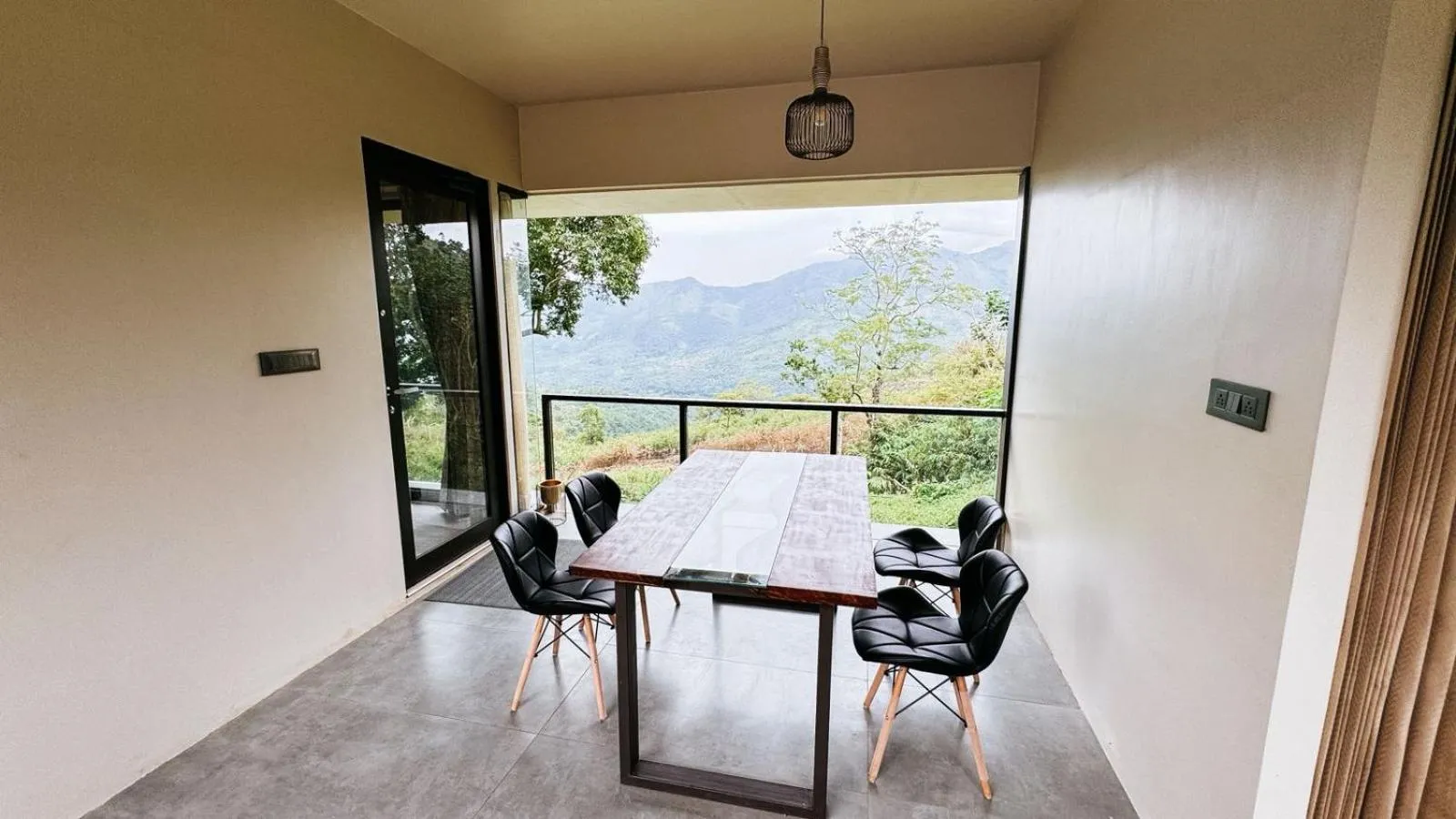 Dining area in Tomorrowland Farms and Suites