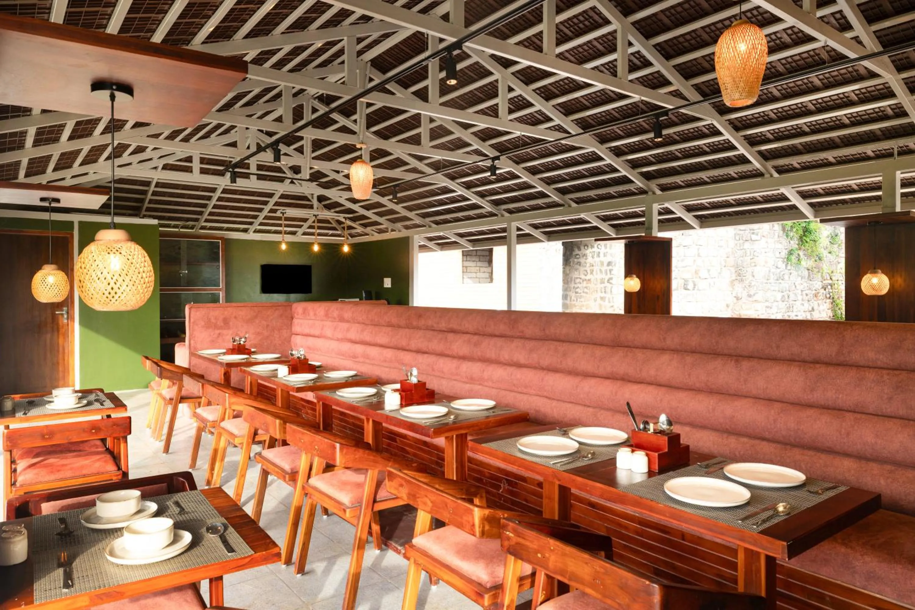 Restaurant/places to eat in Tomorrowland Farms and Suites