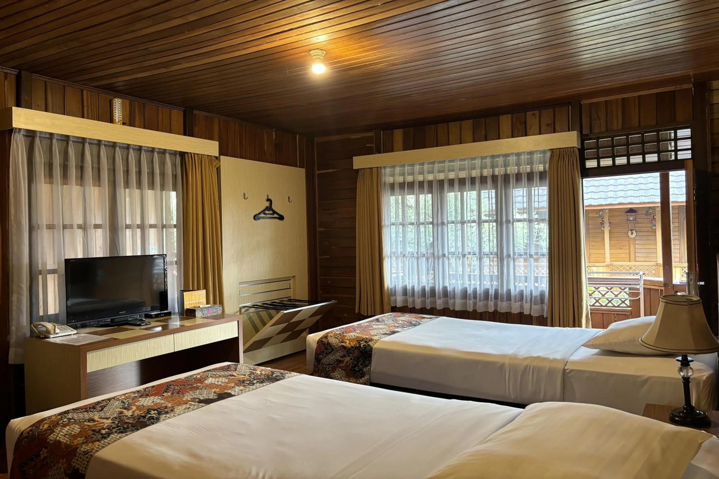 Bed in Hotel Pesona Bamboe Lembang