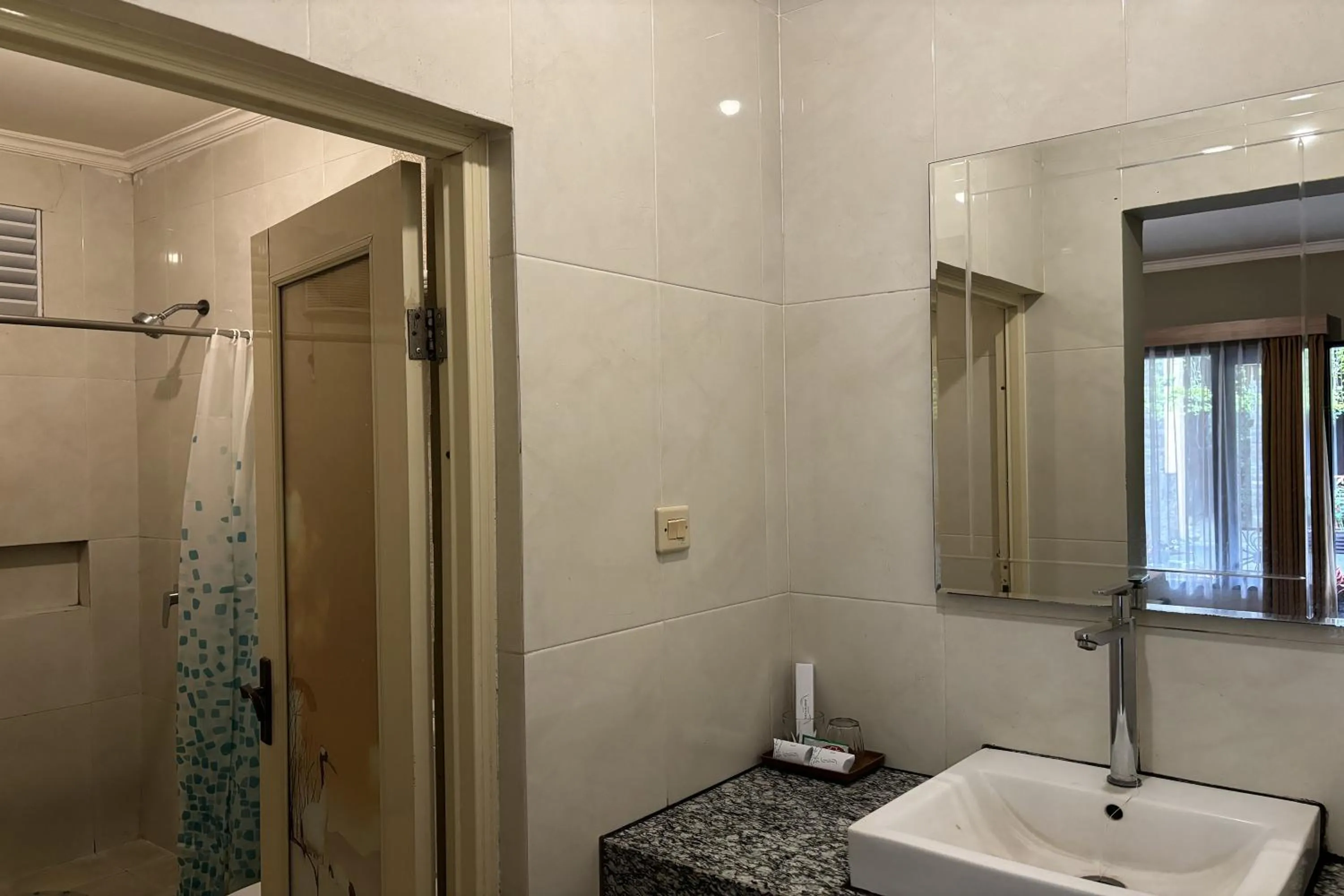 Shower in Hotel Pesona Bamboe Lembang