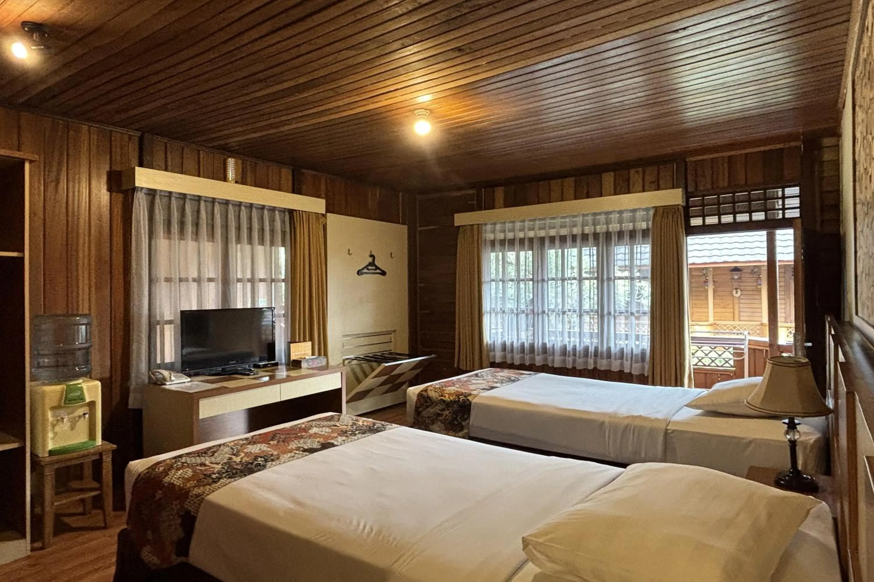Bed in Hotel Pesona Bamboe Lembang