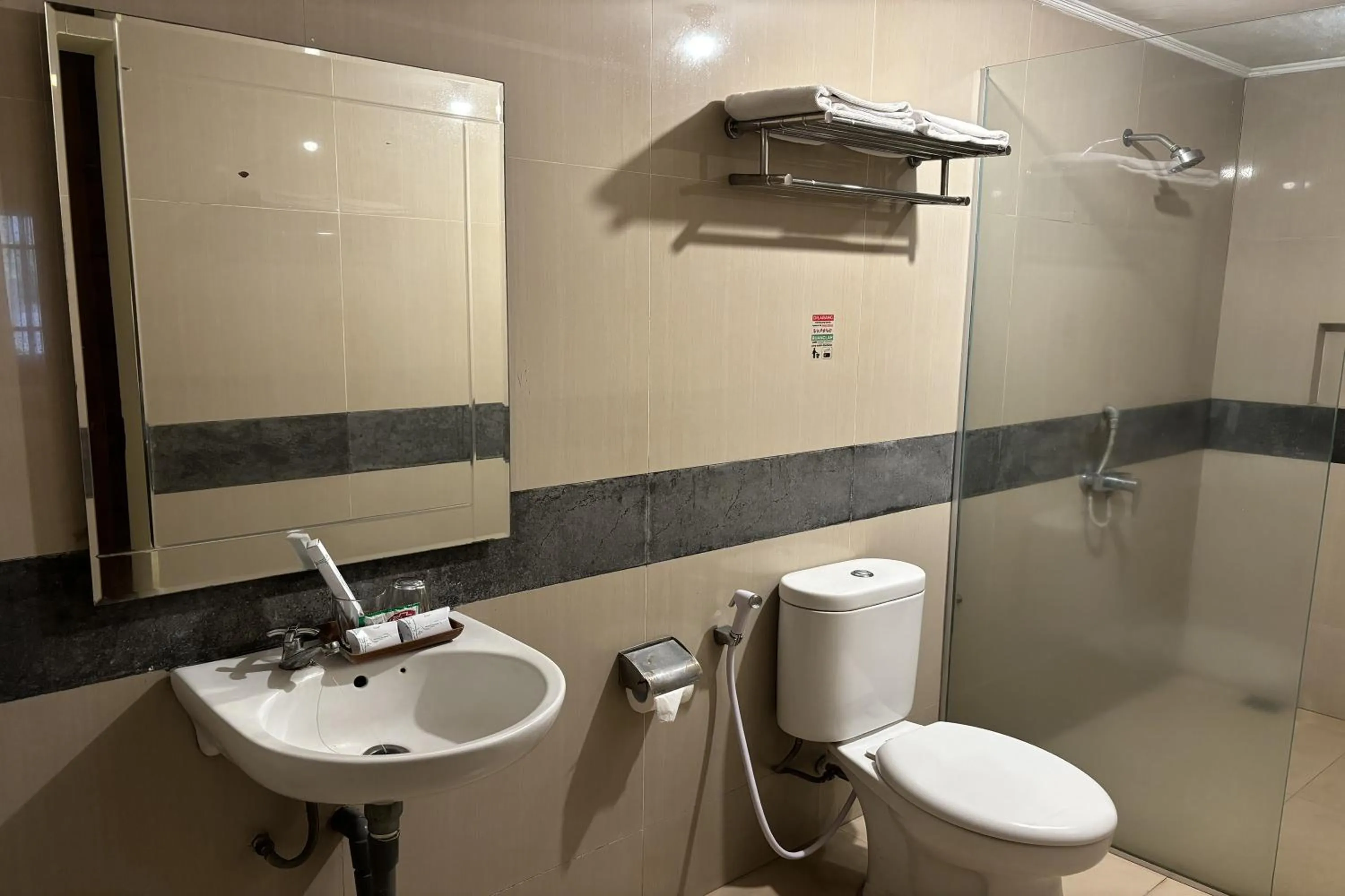 Shower in Hotel Pesona Bamboe Lembang