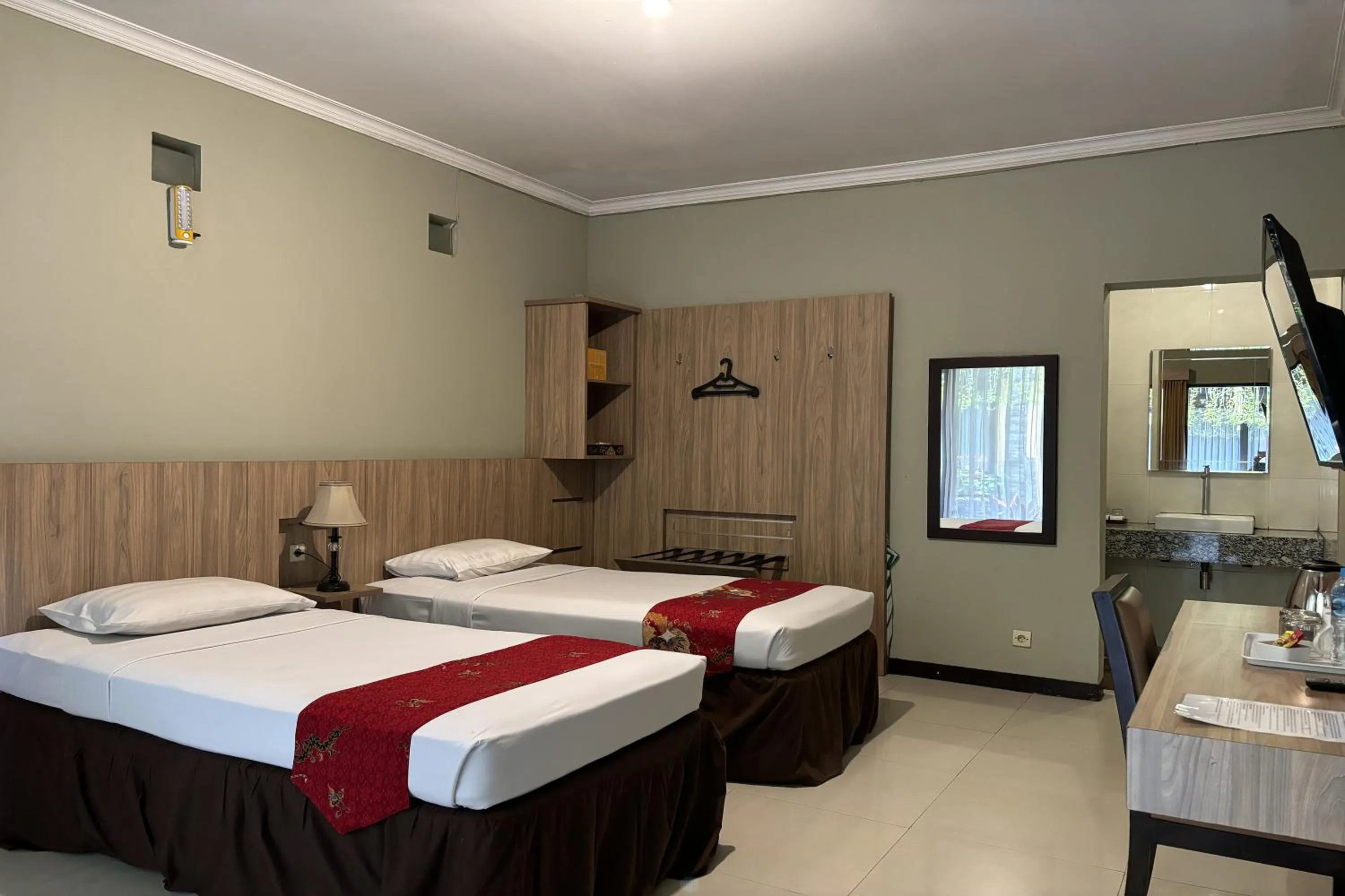 Bed in Hotel Pesona Bamboe Lembang