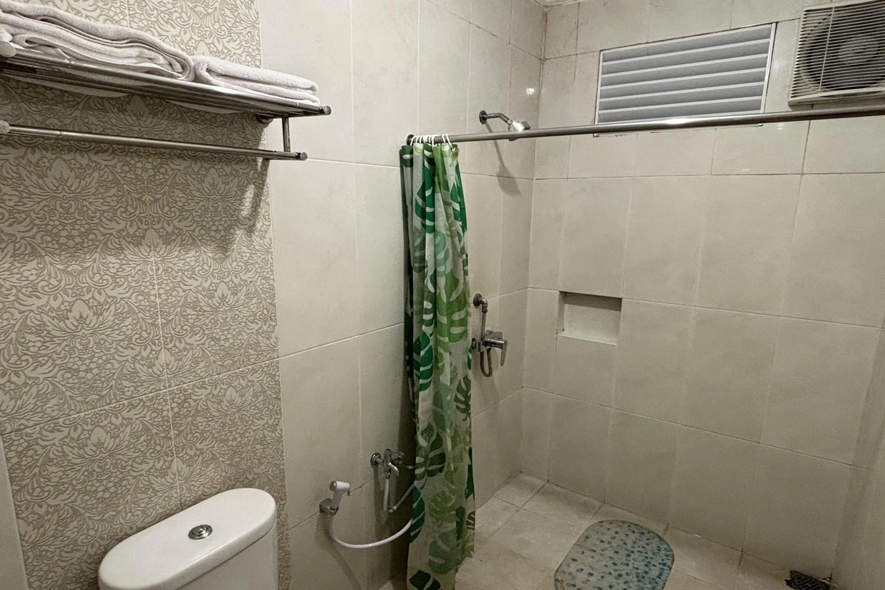 Shower in Hotel Pesona Bamboe Lembang