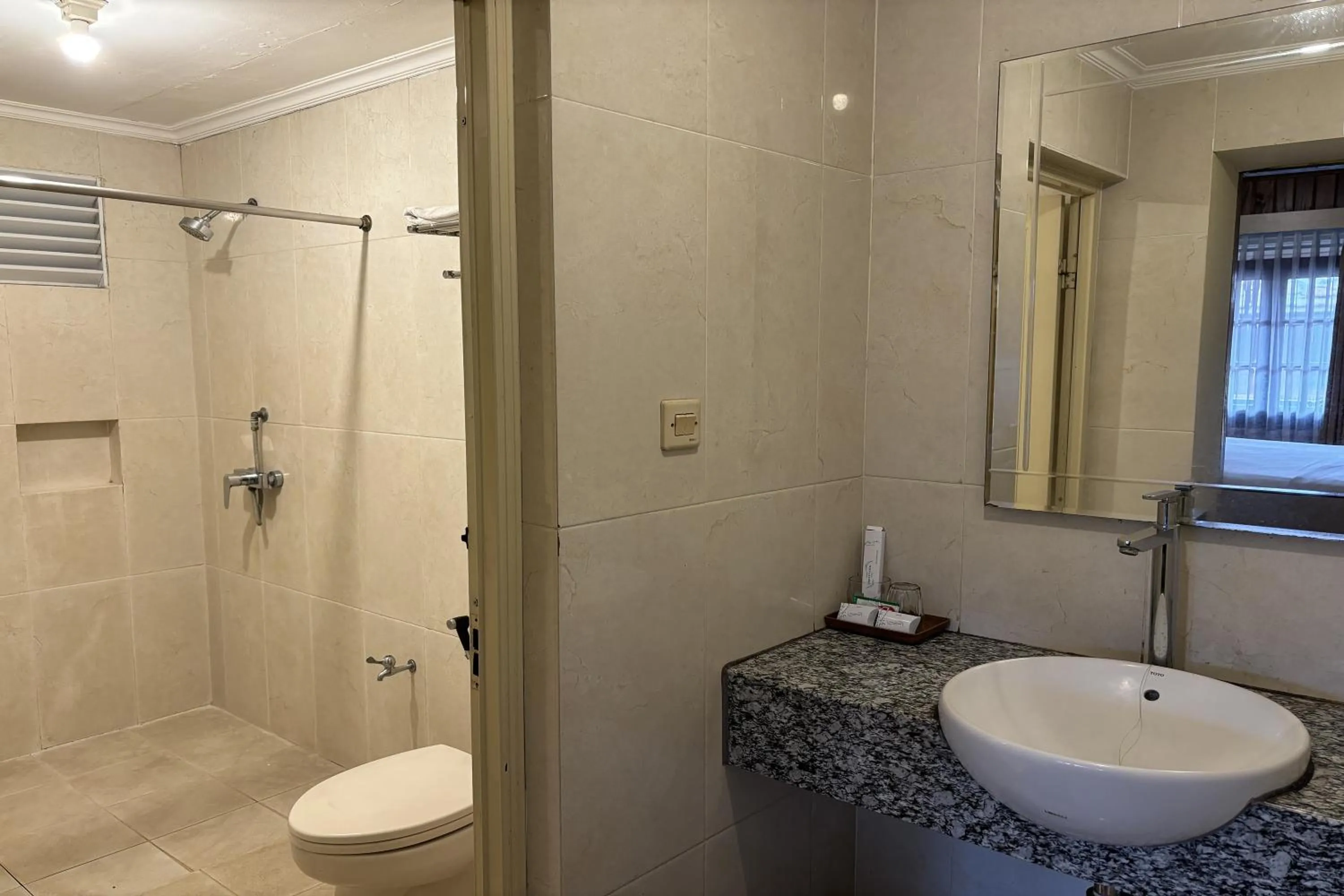 Shower in Hotel Pesona Bamboe Lembang