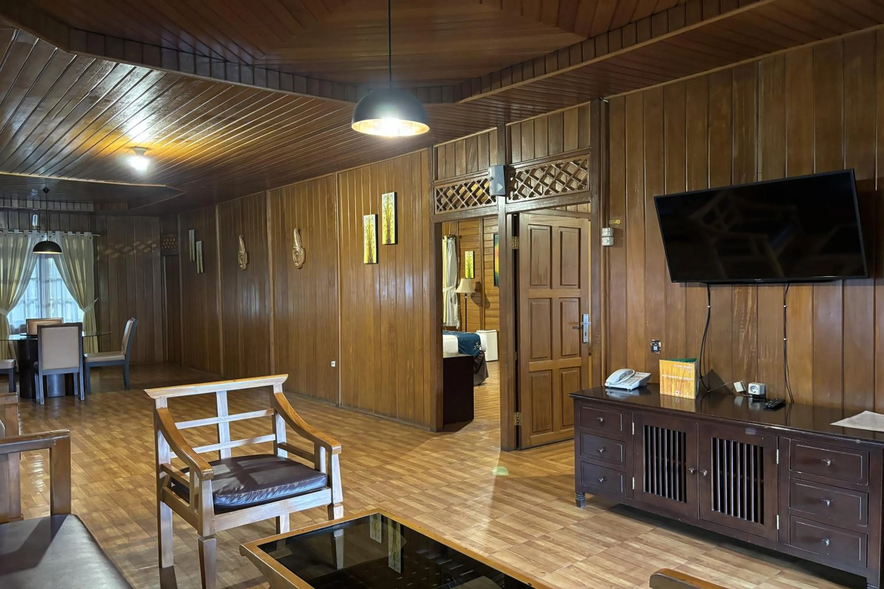 TV and multimedia in Hotel Pesona Bamboe Lembang