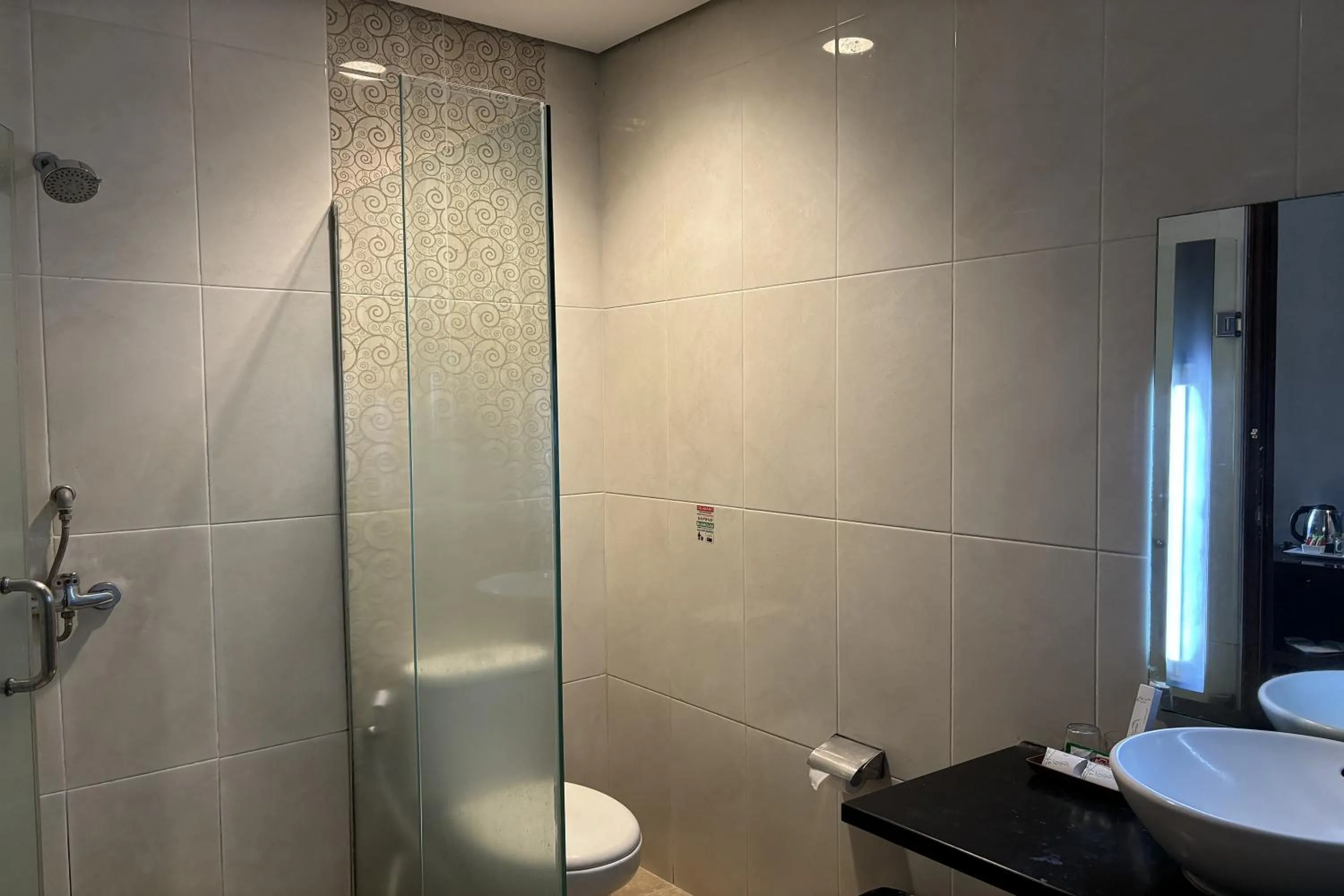 Shower in Hotel Pesona Bamboe Lembang