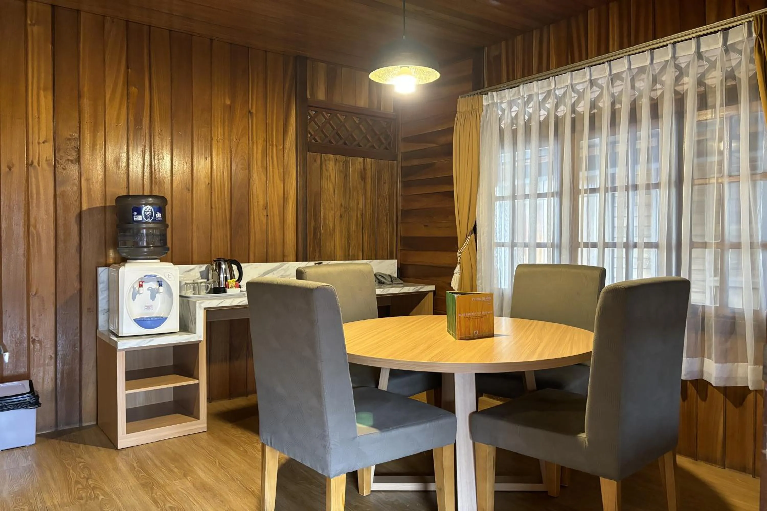 Dining area in Hotel Pesona Bamboe Lembang