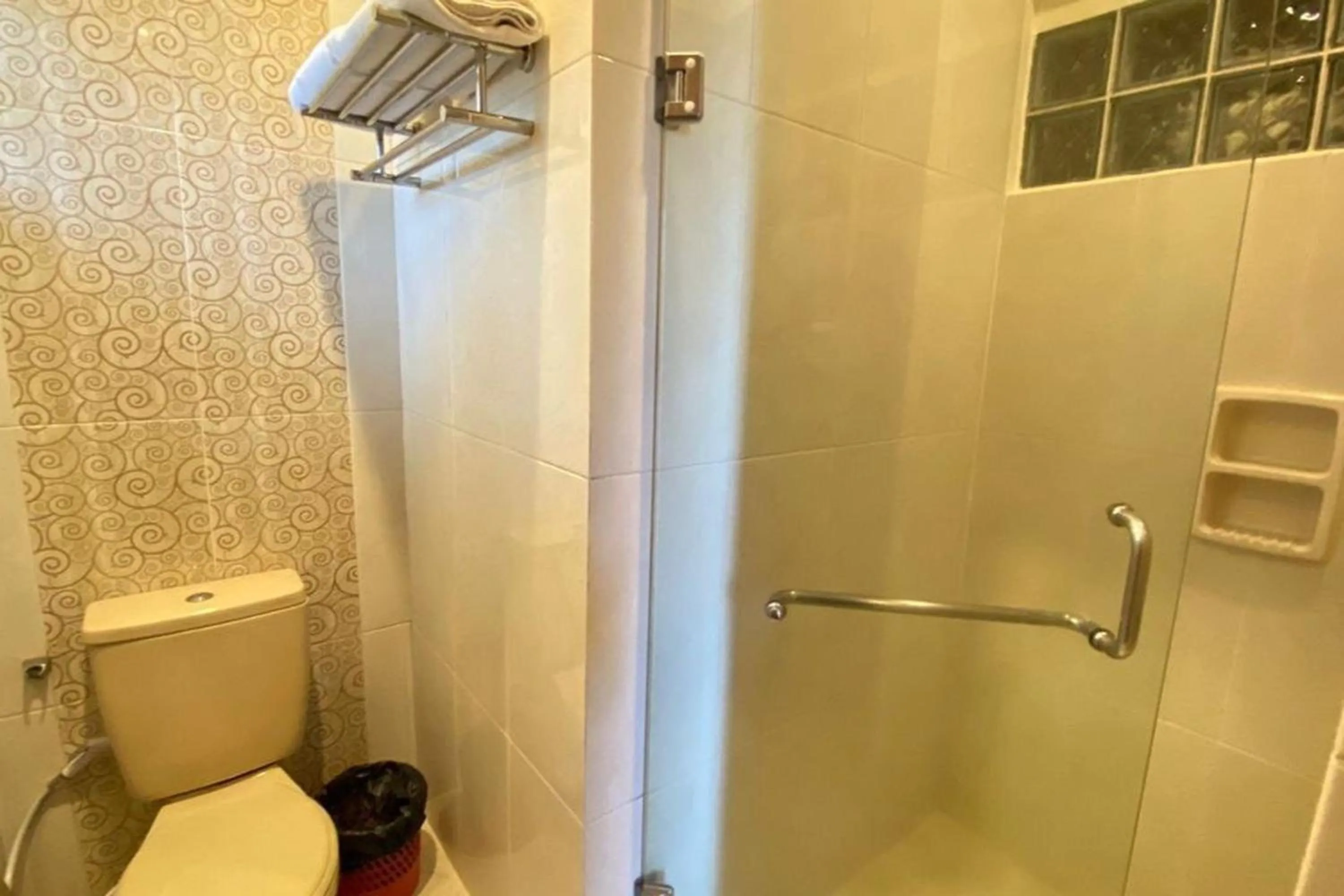 Shower in Hotel Pesona Bamboe Lembang