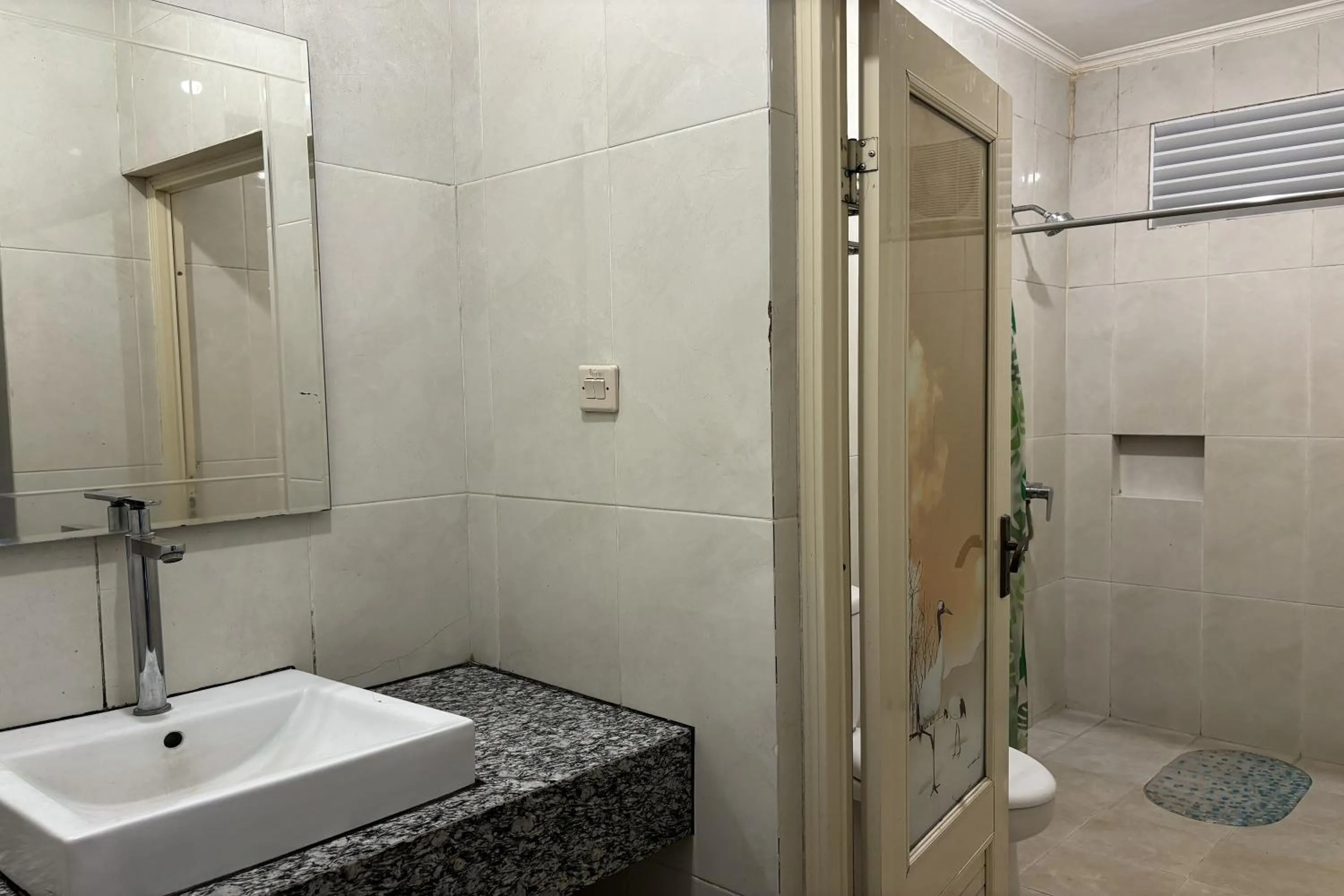 Shower in Hotel Pesona Bamboe Lembang