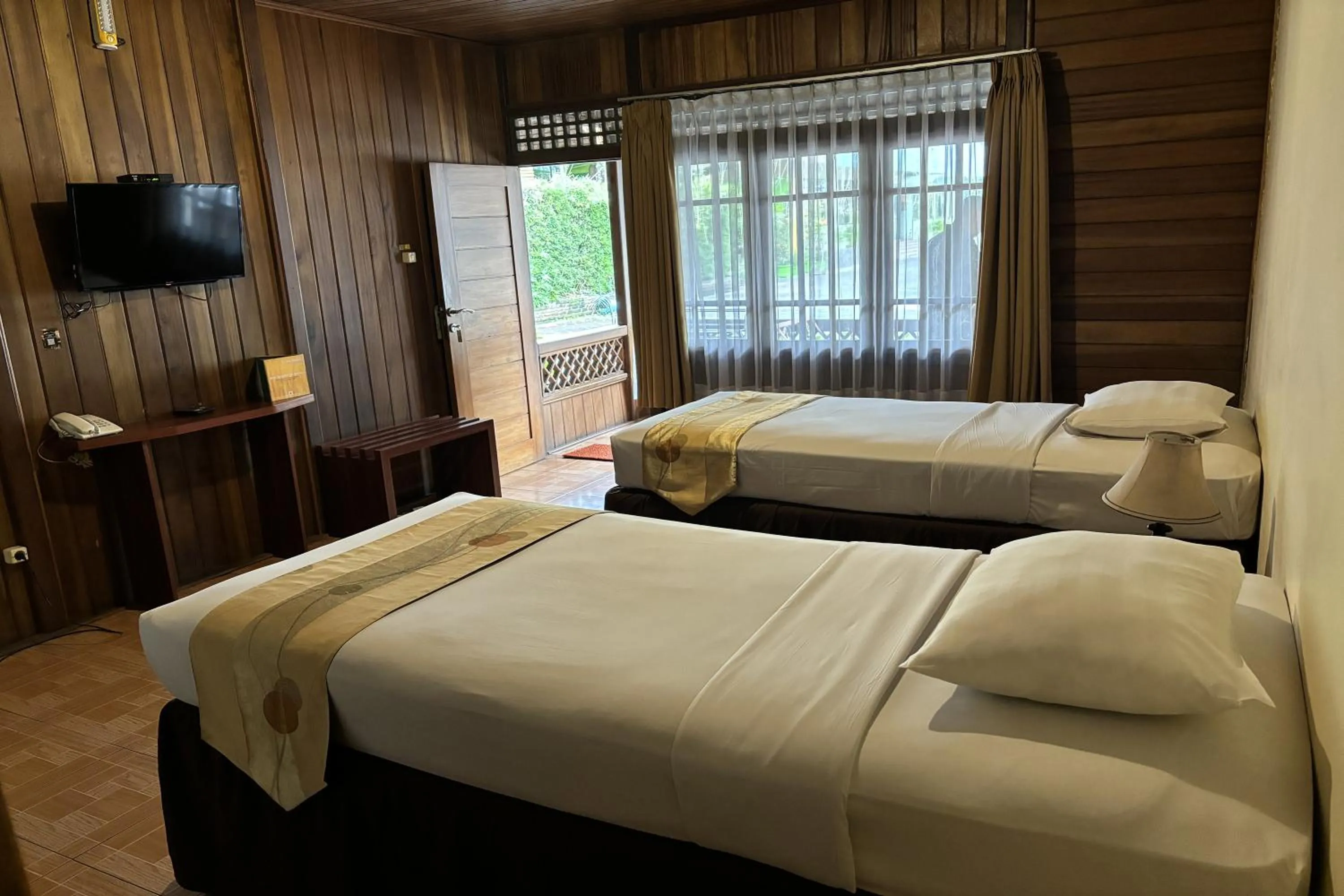 Bed in Hotel Pesona Bamboe Lembang