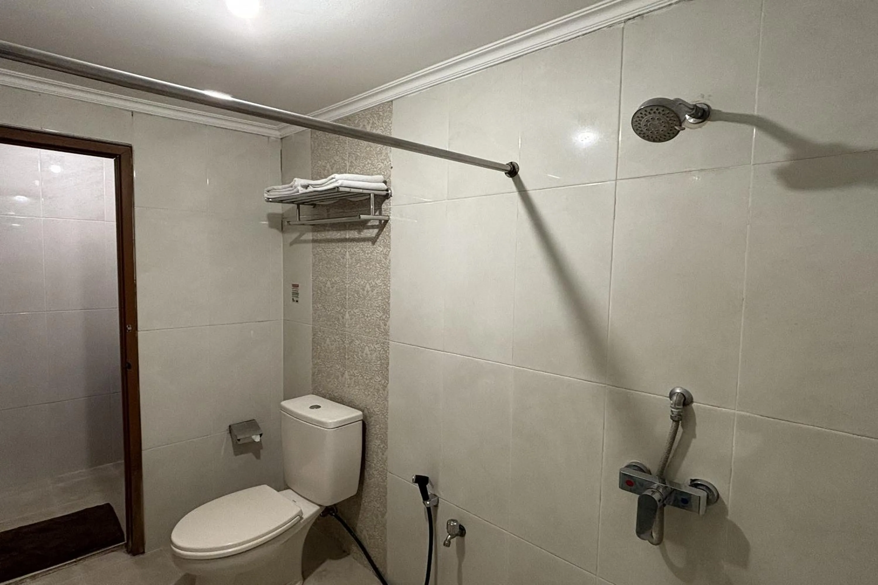 Shower in Hotel Pesona Bamboe Lembang