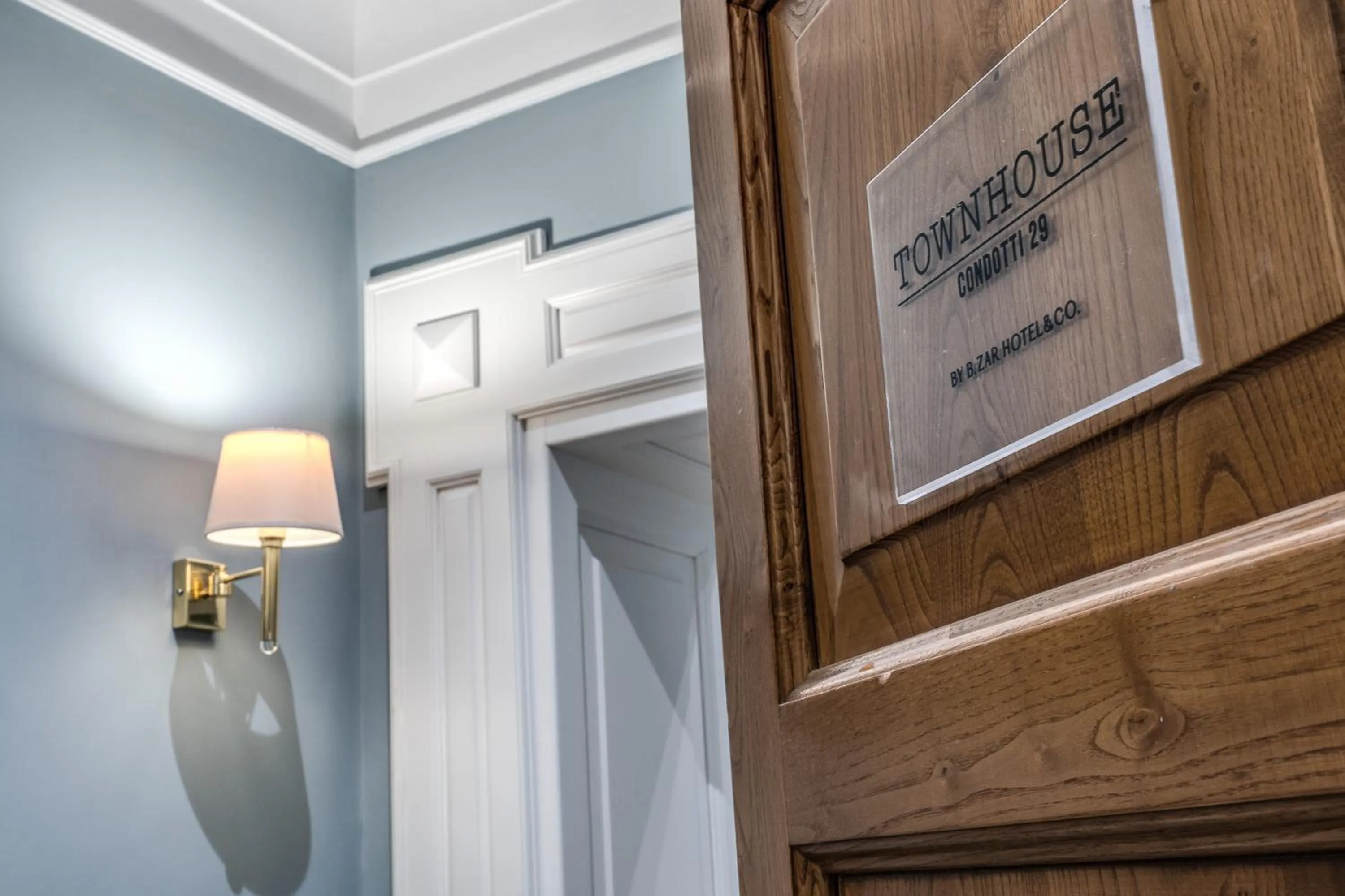 Facade/entrance in Townhouse Condotti 29