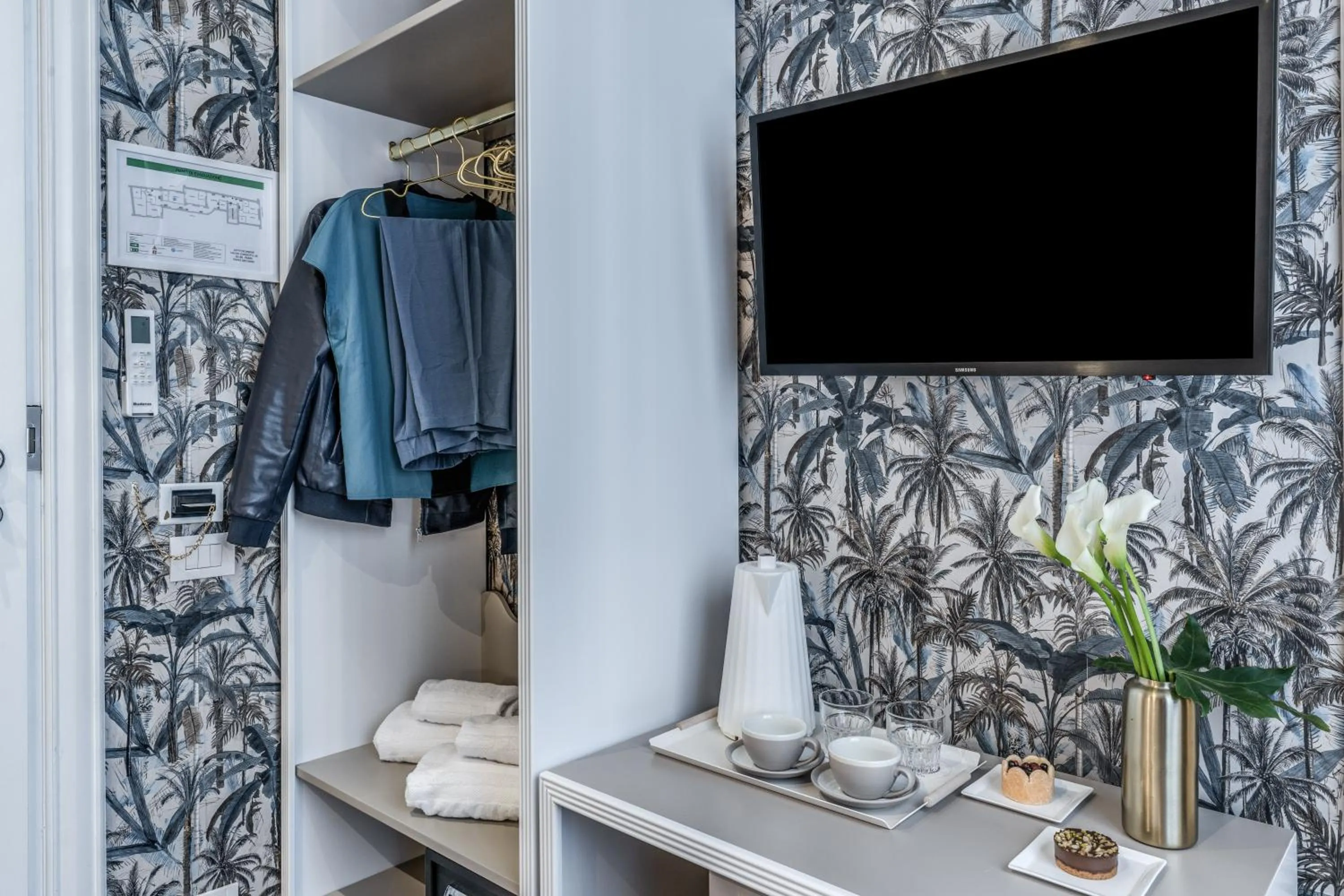 TV and multimedia in Townhouse Condotti 29