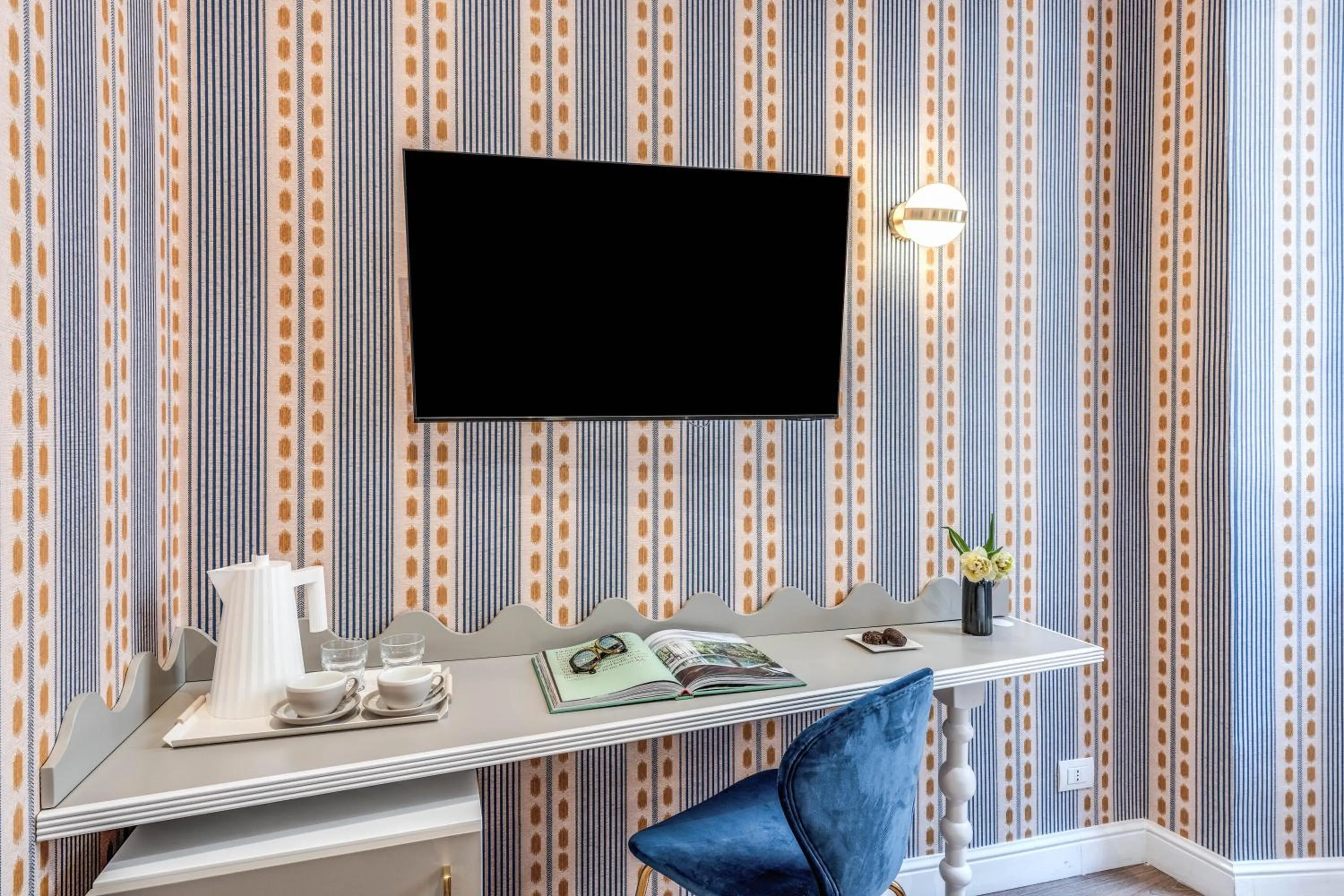 TV and multimedia in Townhouse Condotti 29