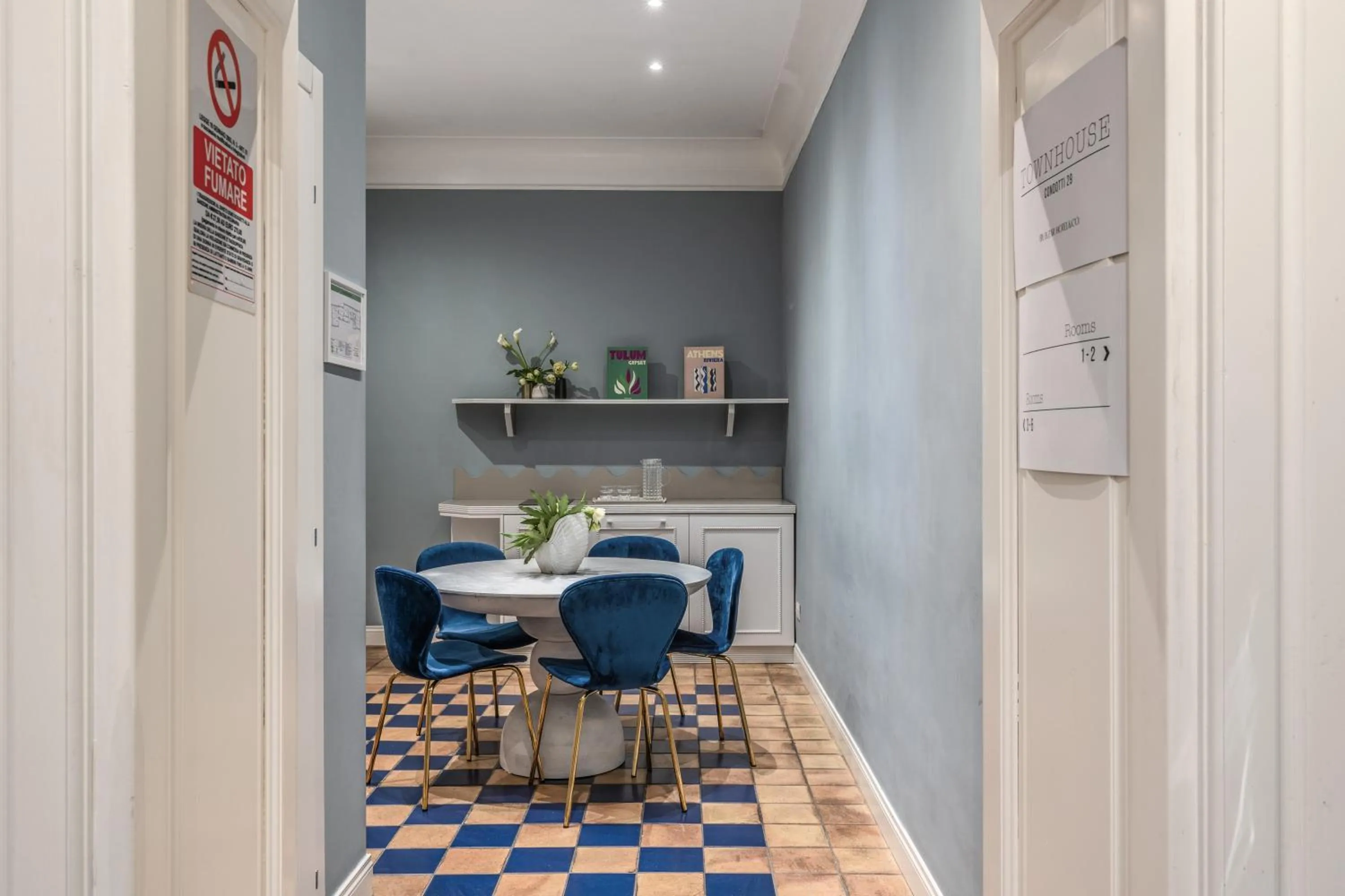 Lobby or reception in Townhouse Condotti 29