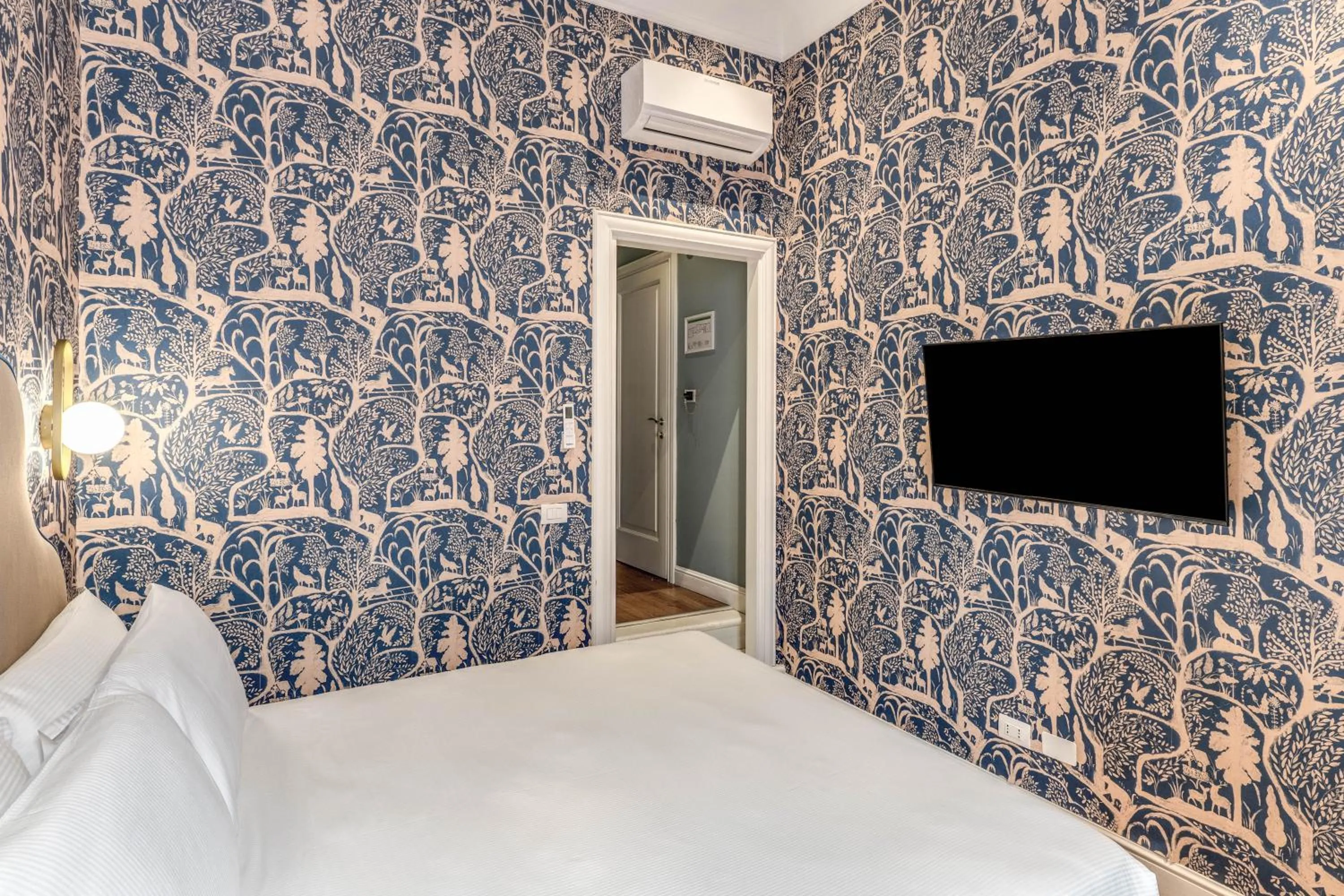 Bed in Townhouse Condotti 29