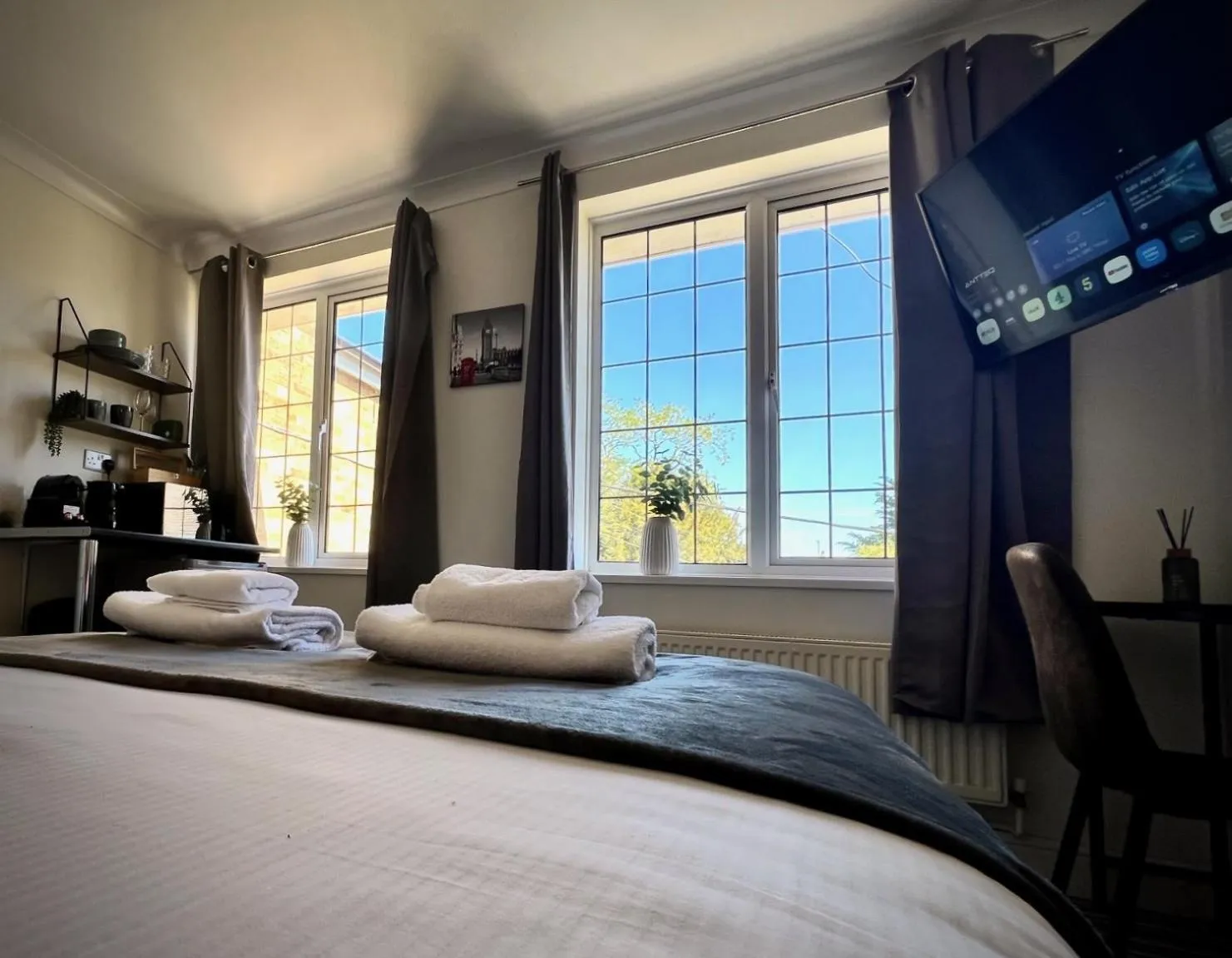 Bedroom, Bed in Willingham House