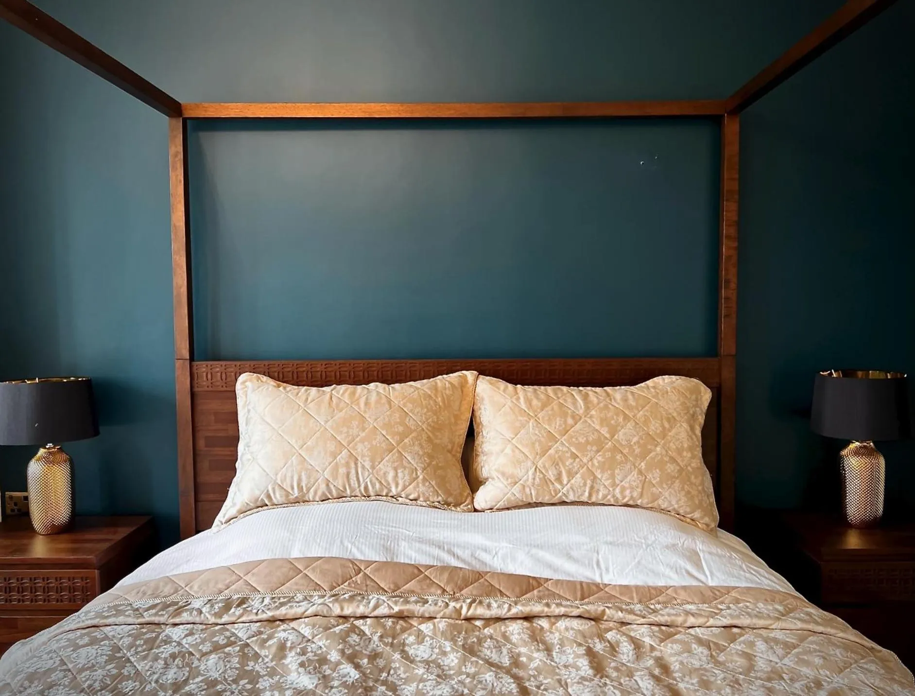 Bedroom, Bed in Willingham House